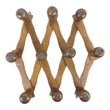 Extendable wall coat rack
