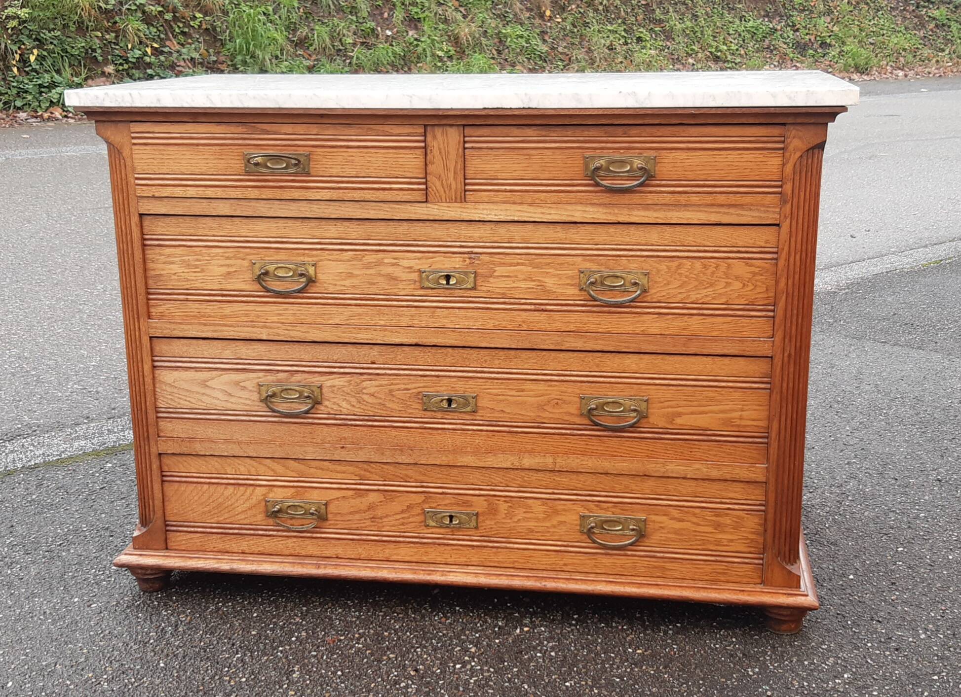 Commode en chêne et marbre