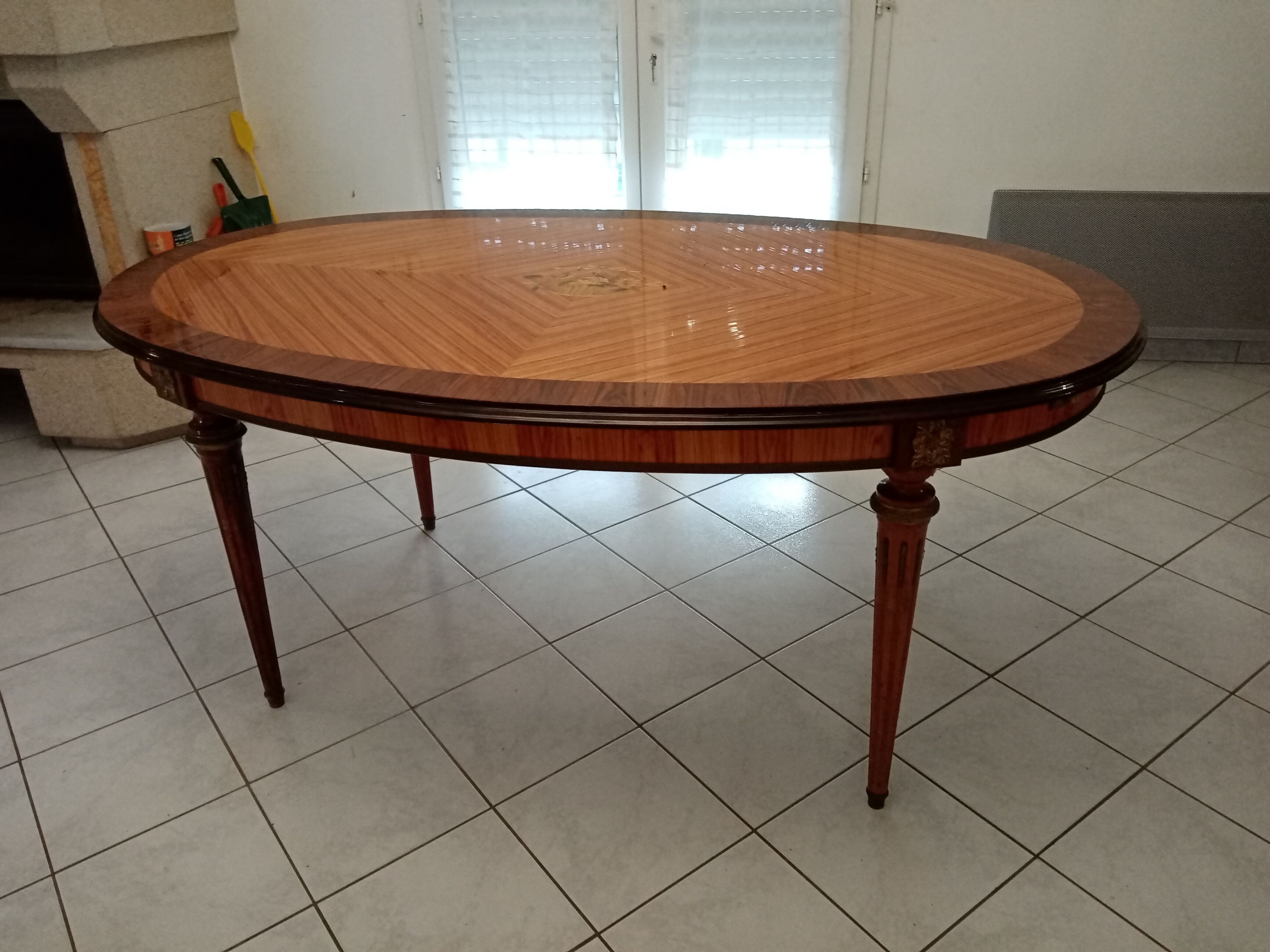 Oval table, varnish Louis XV style