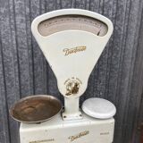 large grocer's scale Old Duchesne Vintage 1950