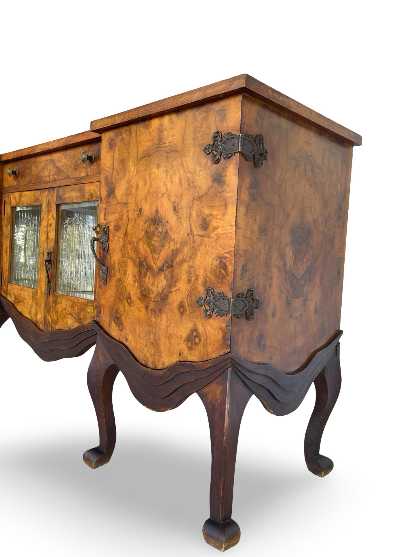 Buffet en noyer burr italien, années 1930.