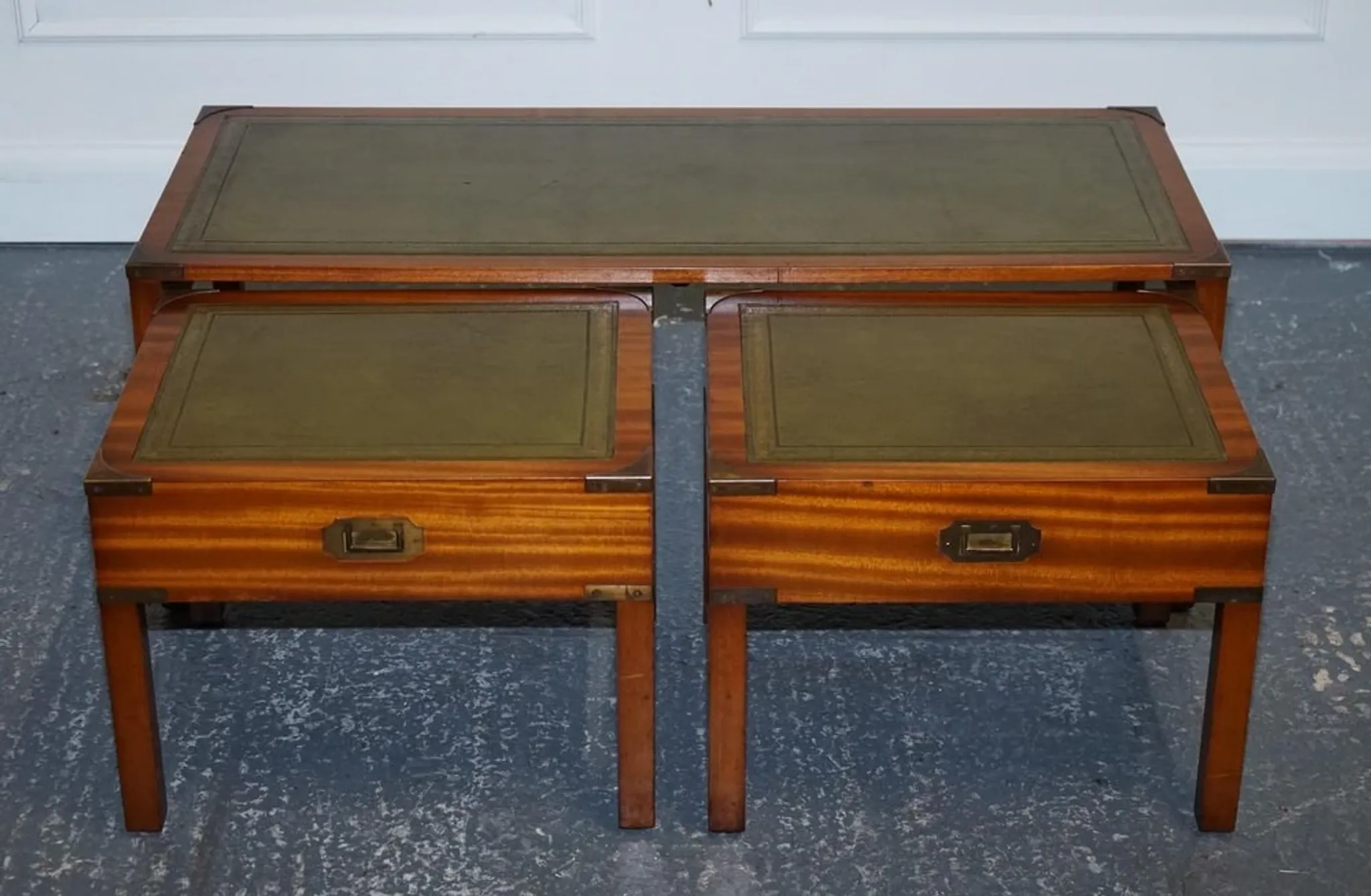 Table Basse Bevan Funnell avec Plateau en Cuir Vert
