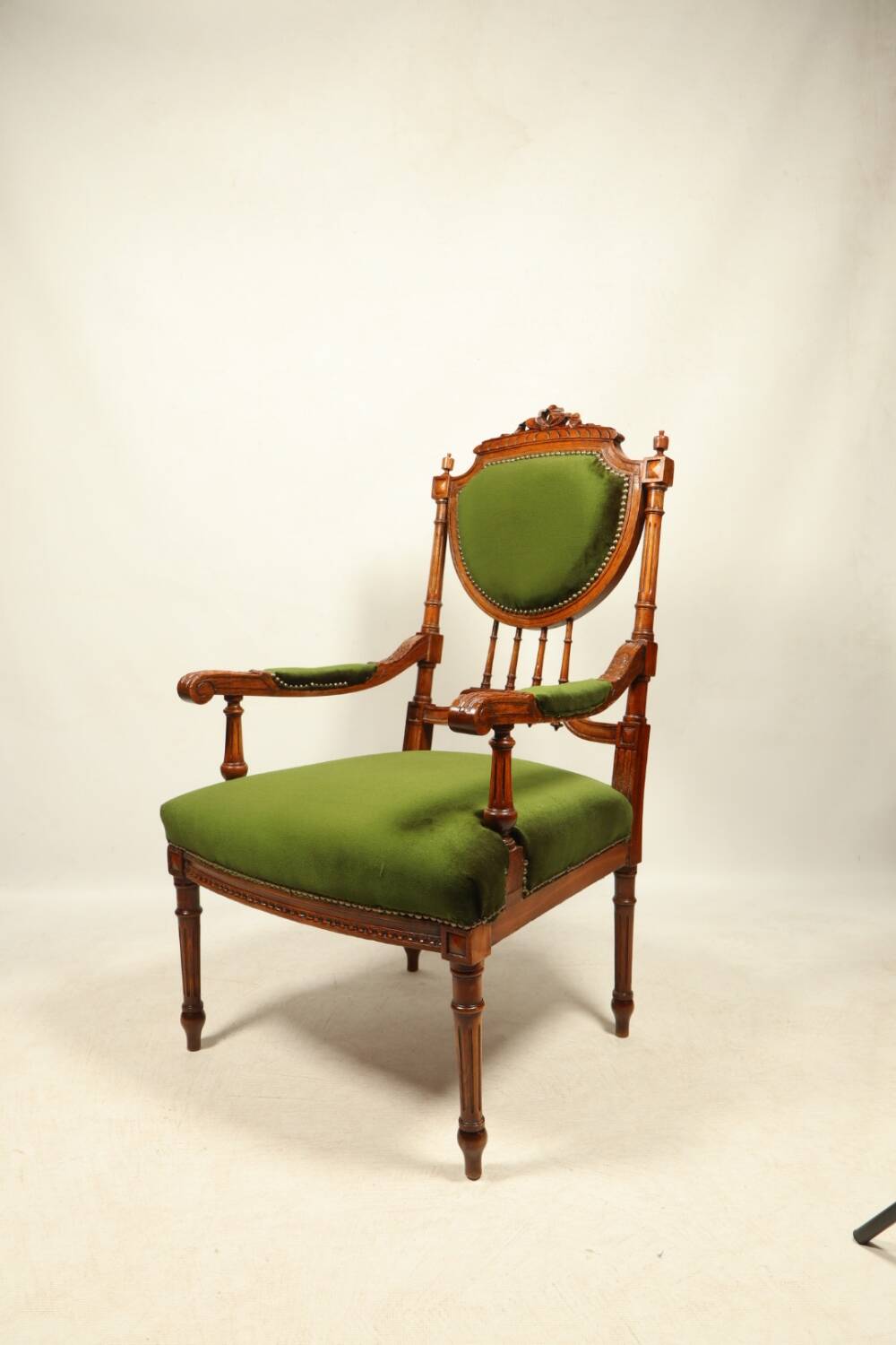 Fauteuil vintage style classique vert oregano XIX siècle