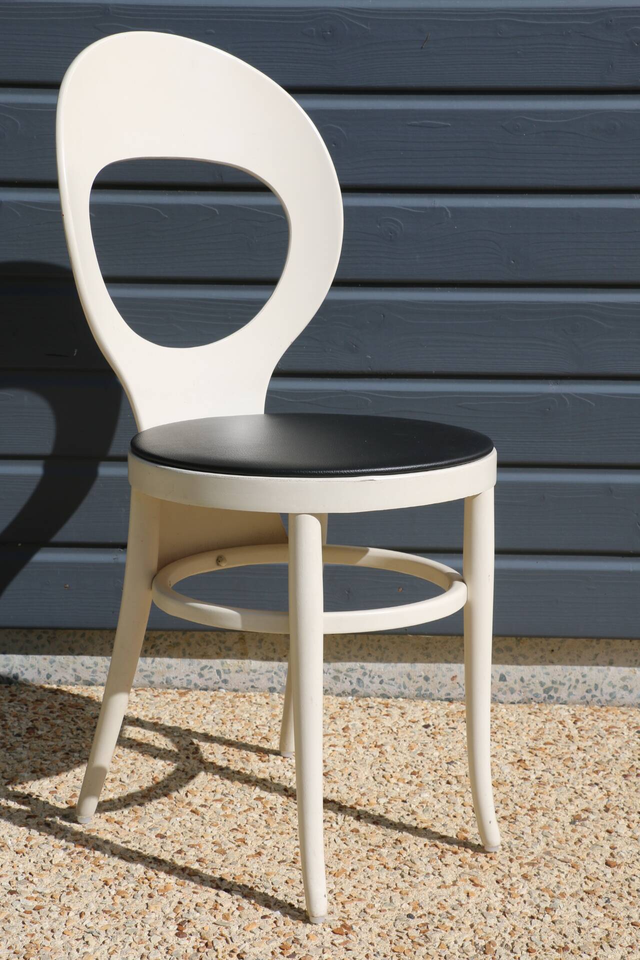 6 baumann chairs, white gull with black faux leather.