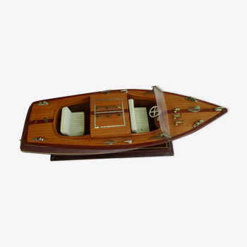 Motor boat model
