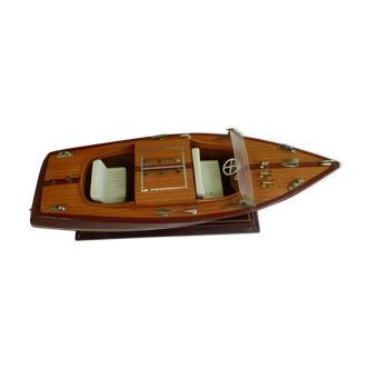 Motor boat model