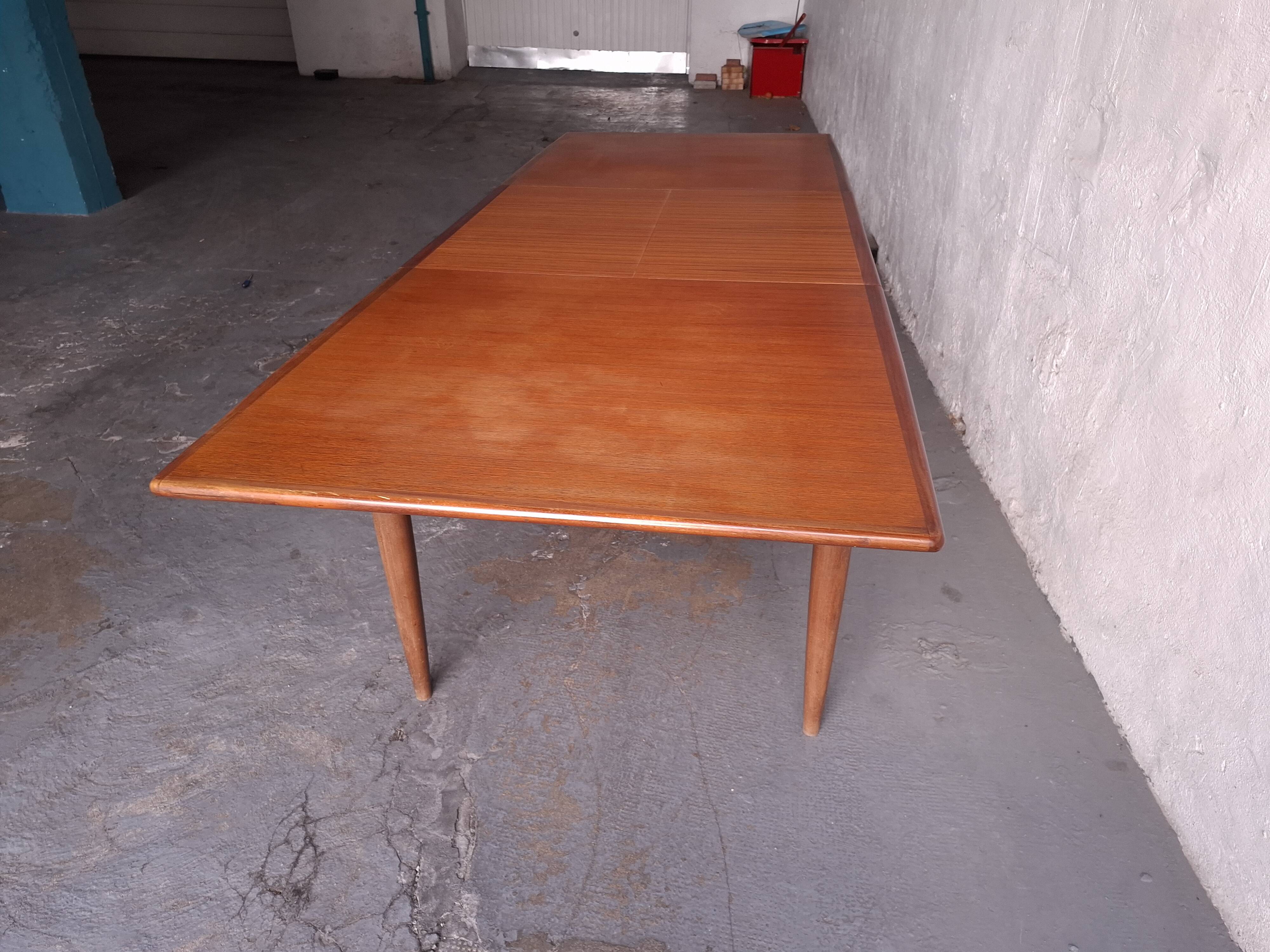 Scandinavian type table with integrated extension