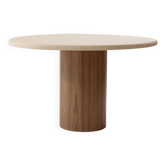 LORĀ dining table with walnut legs