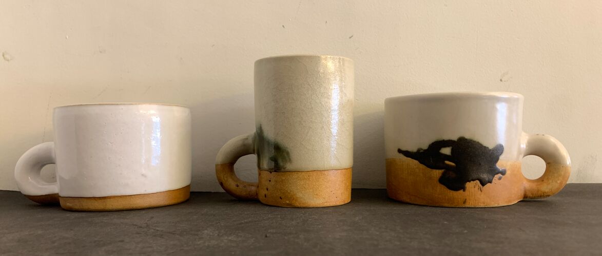 2 tasses, 1 mug et 2 verseuses en céramique vernissée, Poterie de la Colombe, 1970