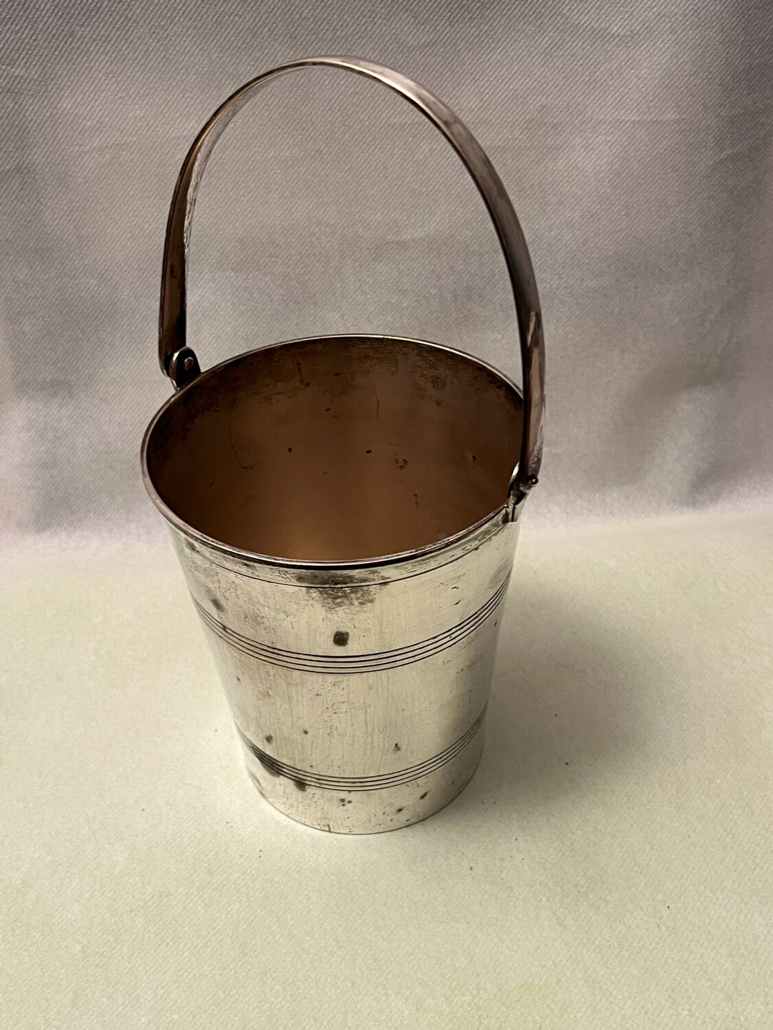 Silver-plated metal ice bucket