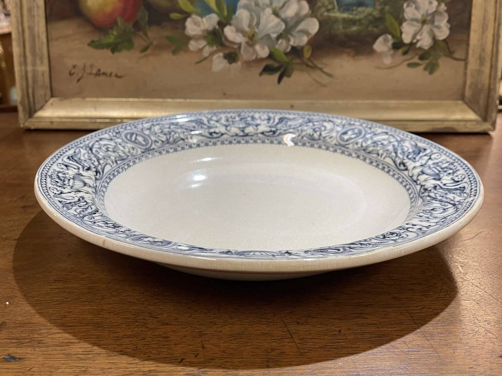 Plat rond creux en porcelaine anglaise Minton, modèle Florentine