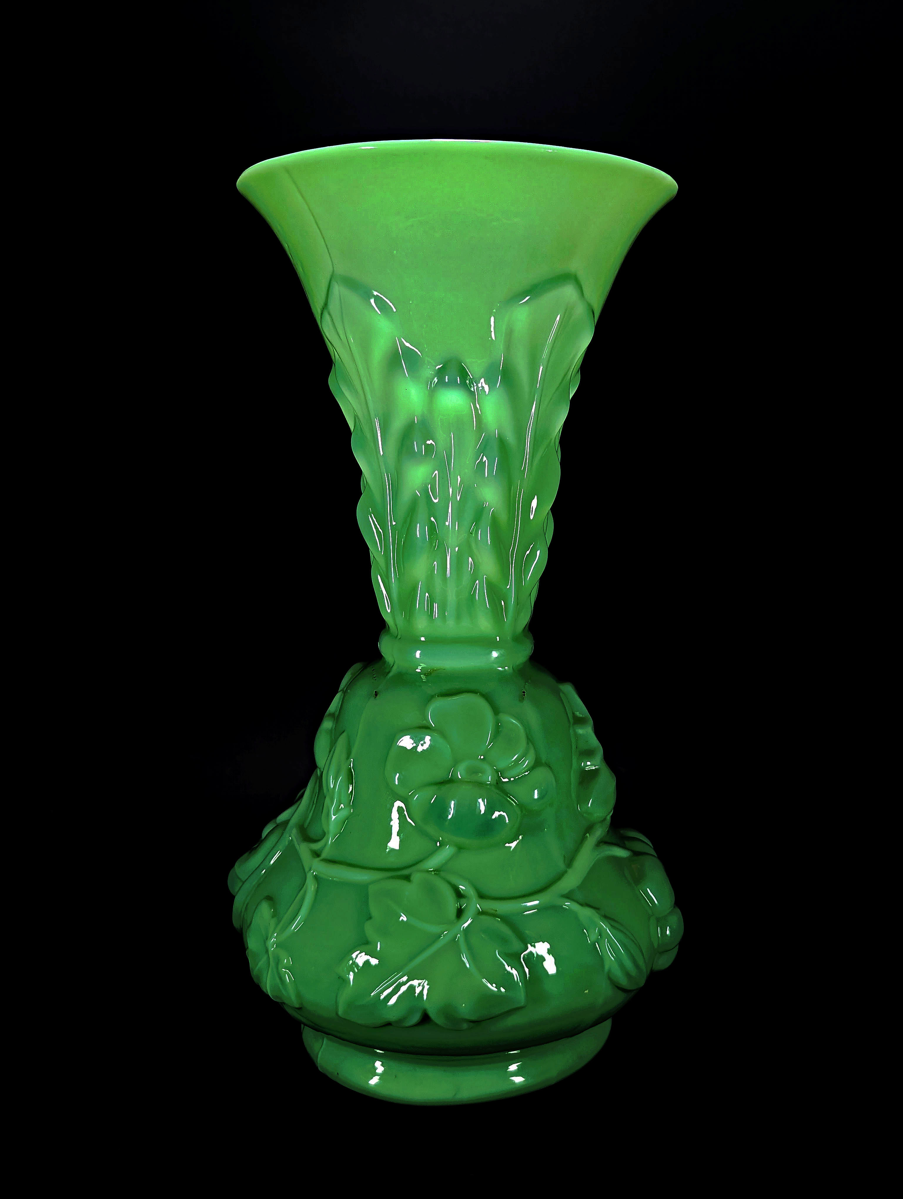 Vase St Louis "Capucine" Décor : Feuilles et guirlandes
