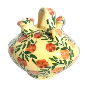 Chevrette in earthenware with flowers