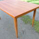 Table scandinave
