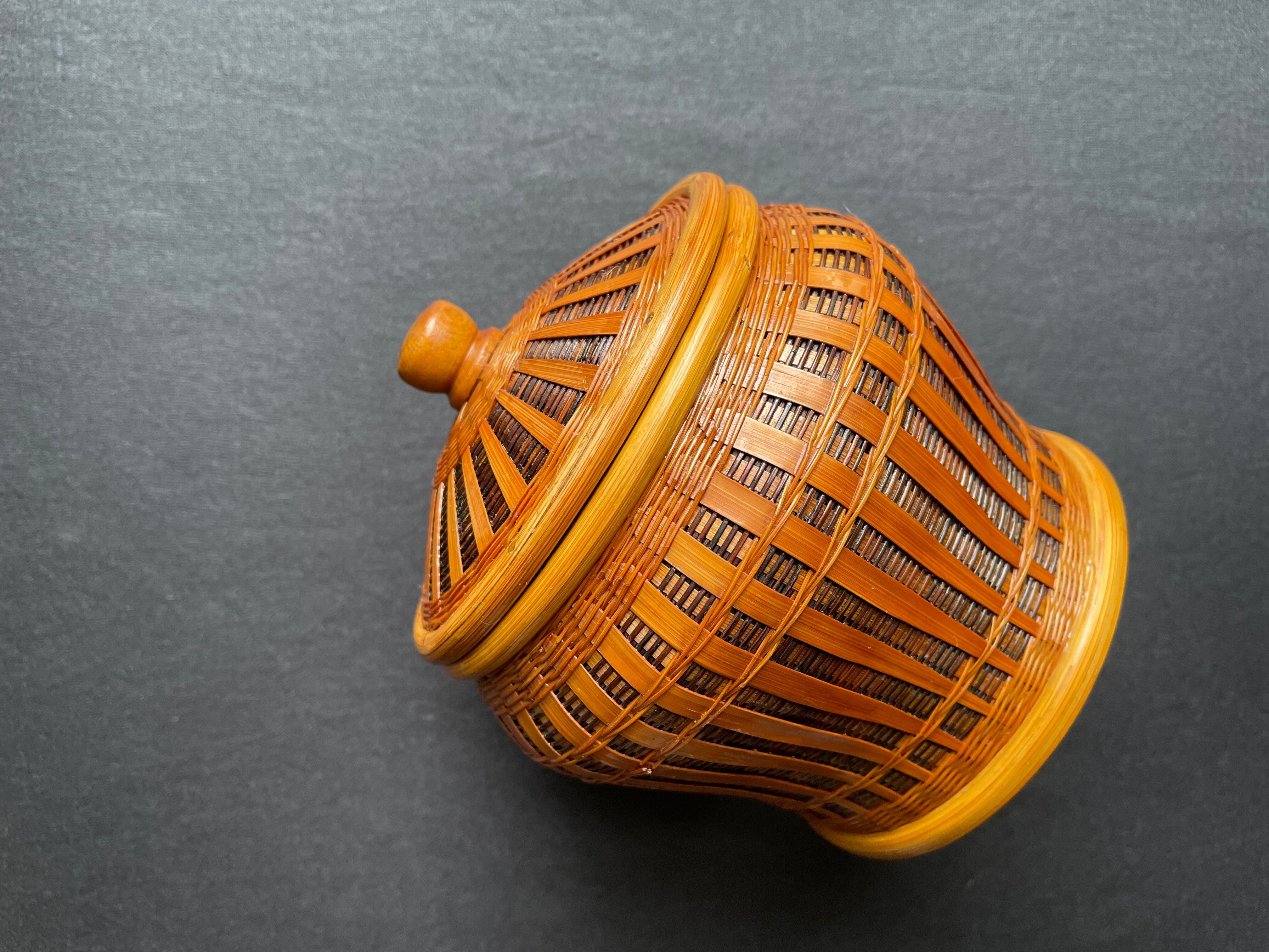 Pot with braided bamboo lid