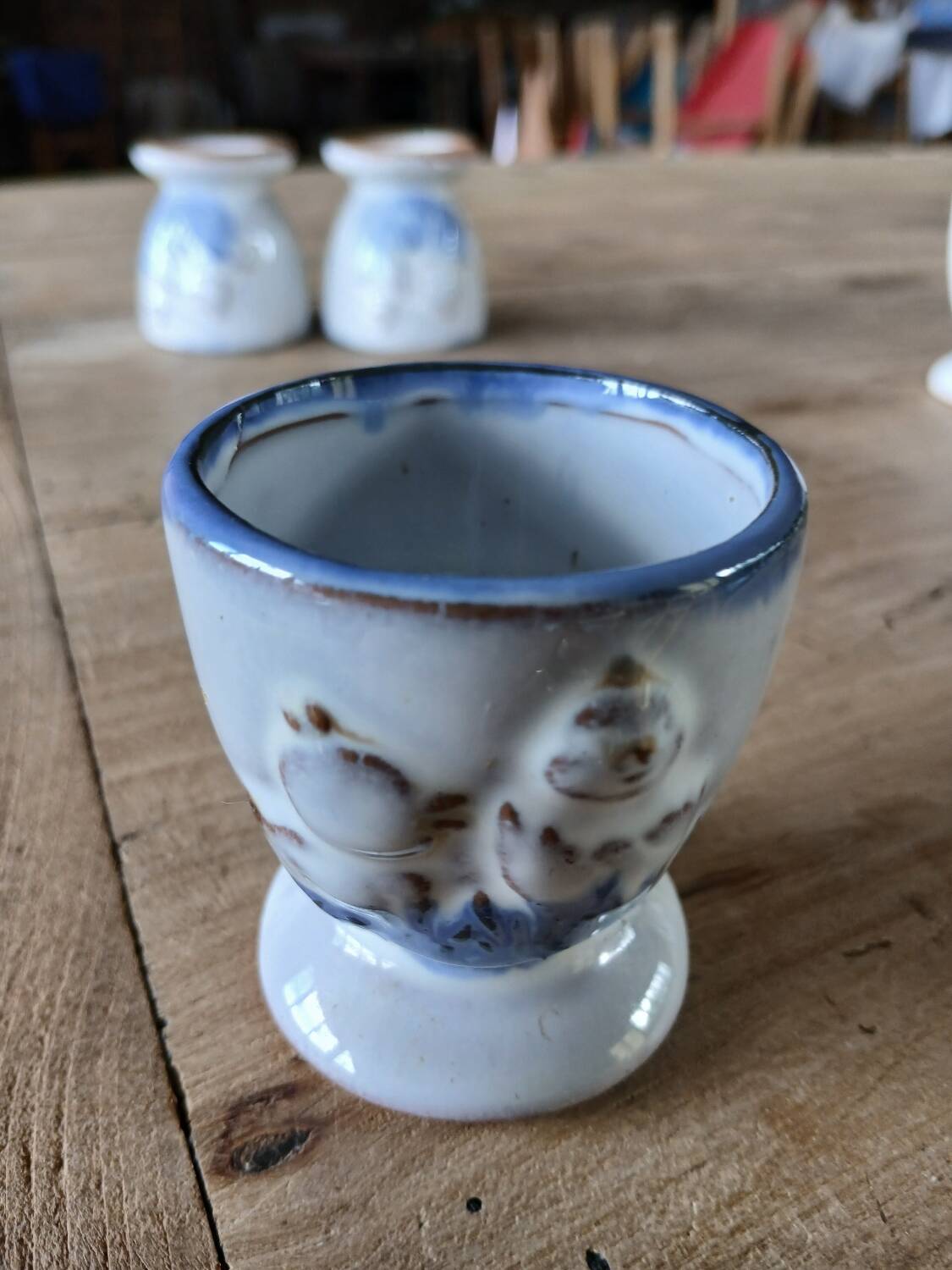 4 ceramic egg cups