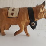 Vache en bois sculpté et peint