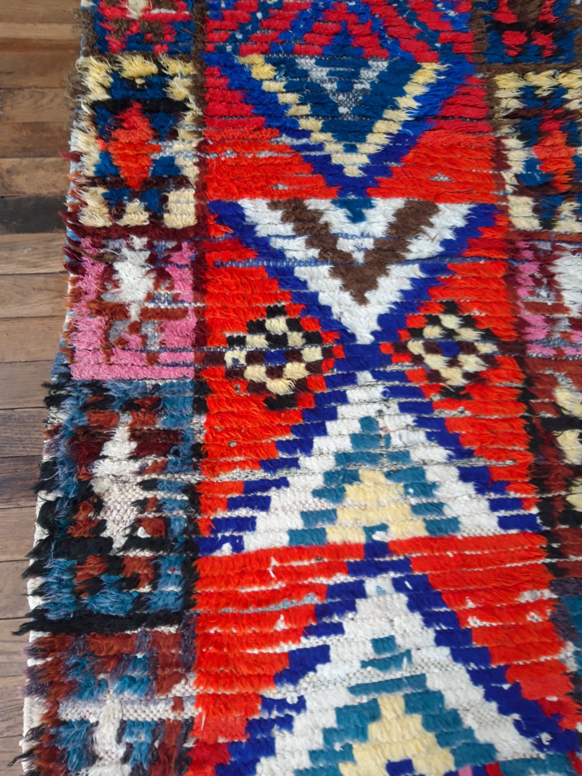 Ancient Berber carpet 190x230cm