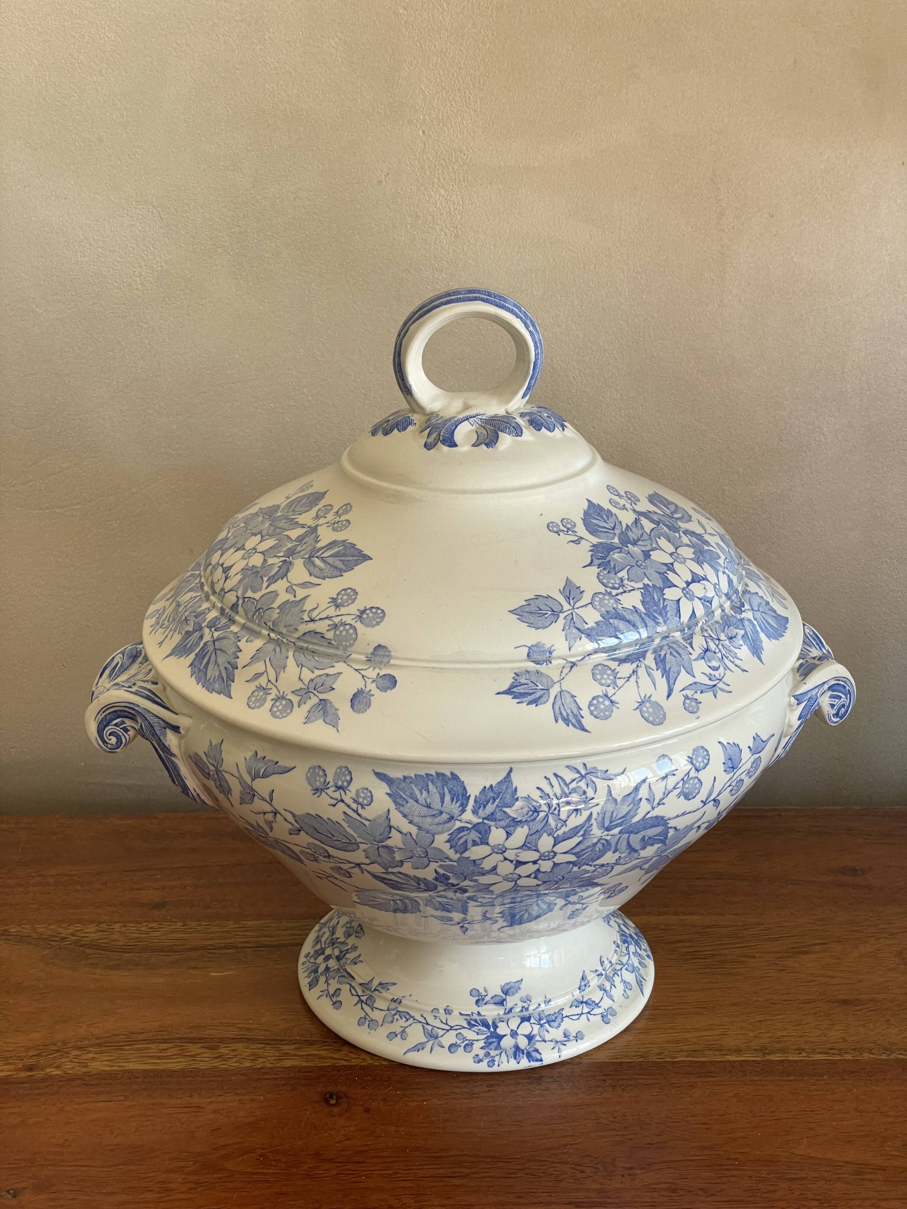 Sarreguemines Rubia soup tureen