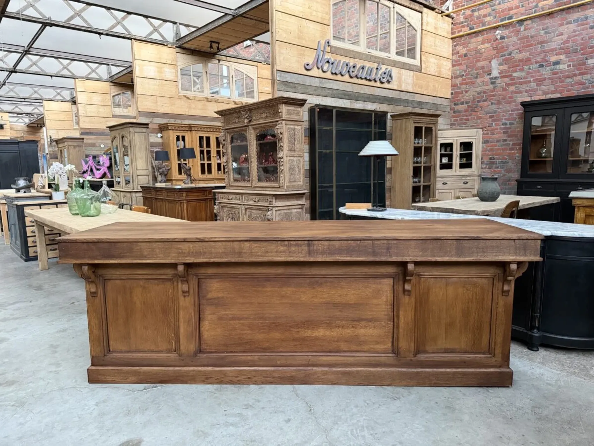 Oak counter from the early 20th century.