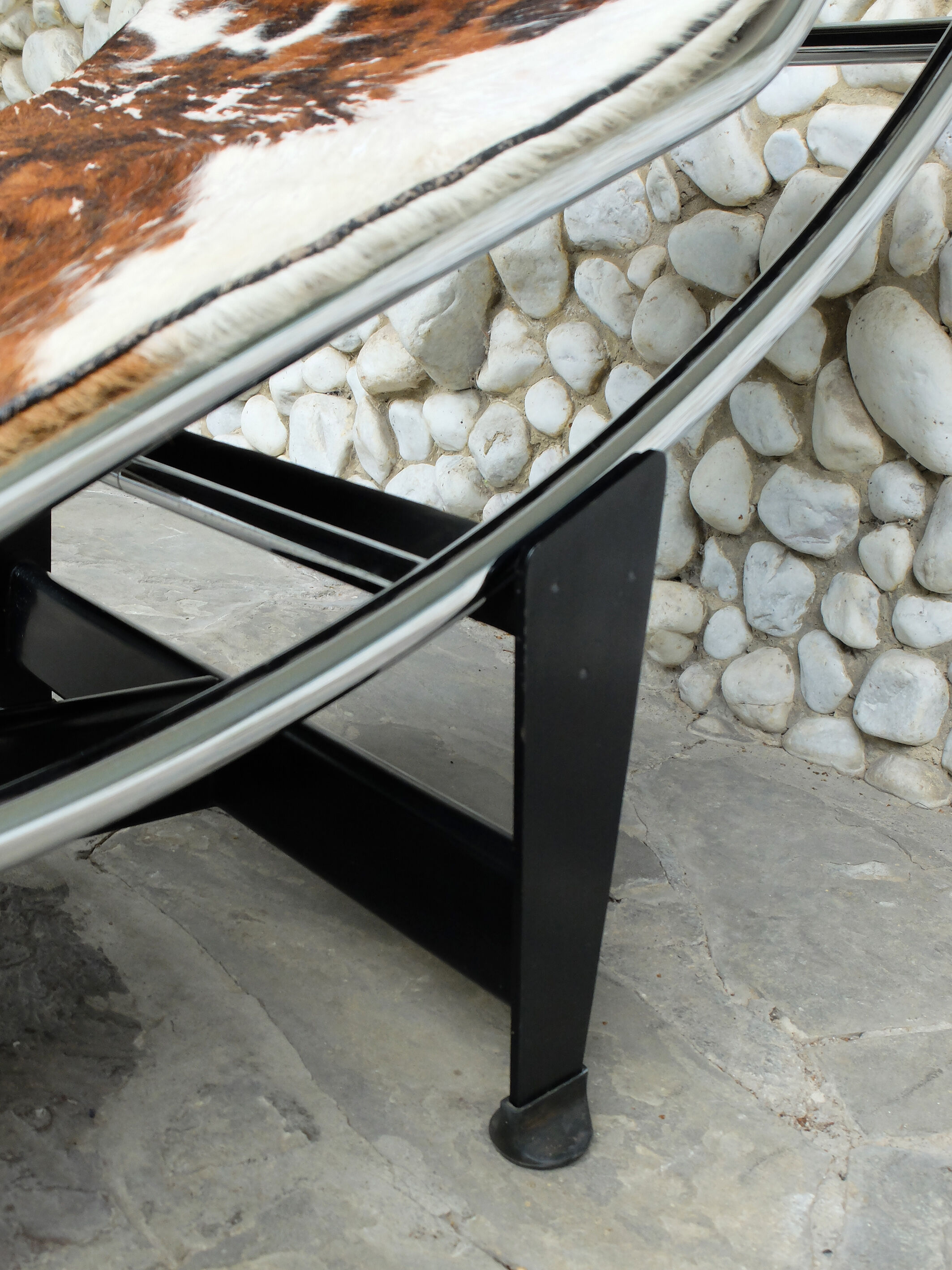 Lounge chair LC4 Cassina by Charlotte Perriand, Le Corbusier and Pierre Jeanneret Vintage 1960s