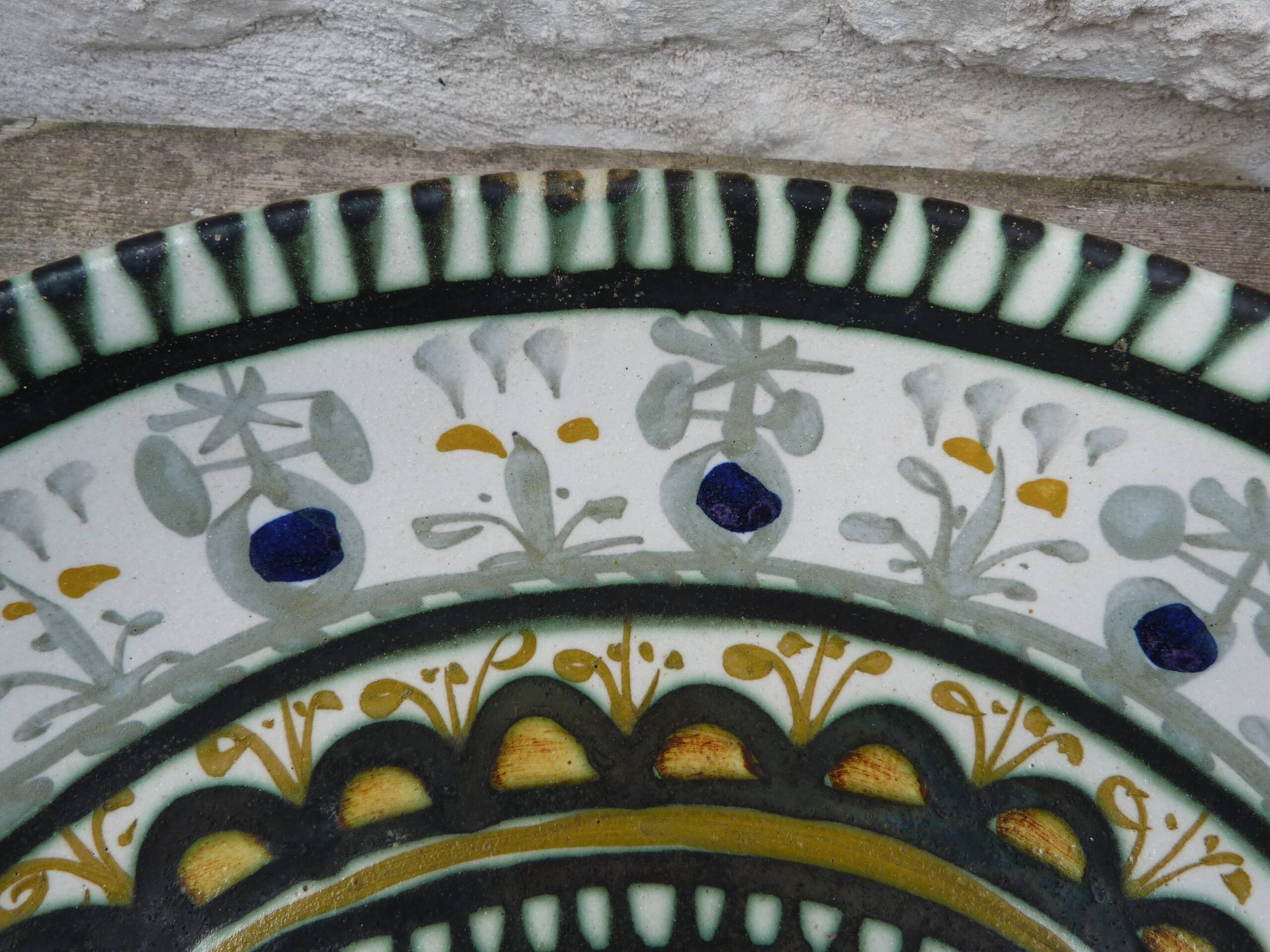 Large hollow ceramic dish from Quimper design L'Helguen André Keraluc