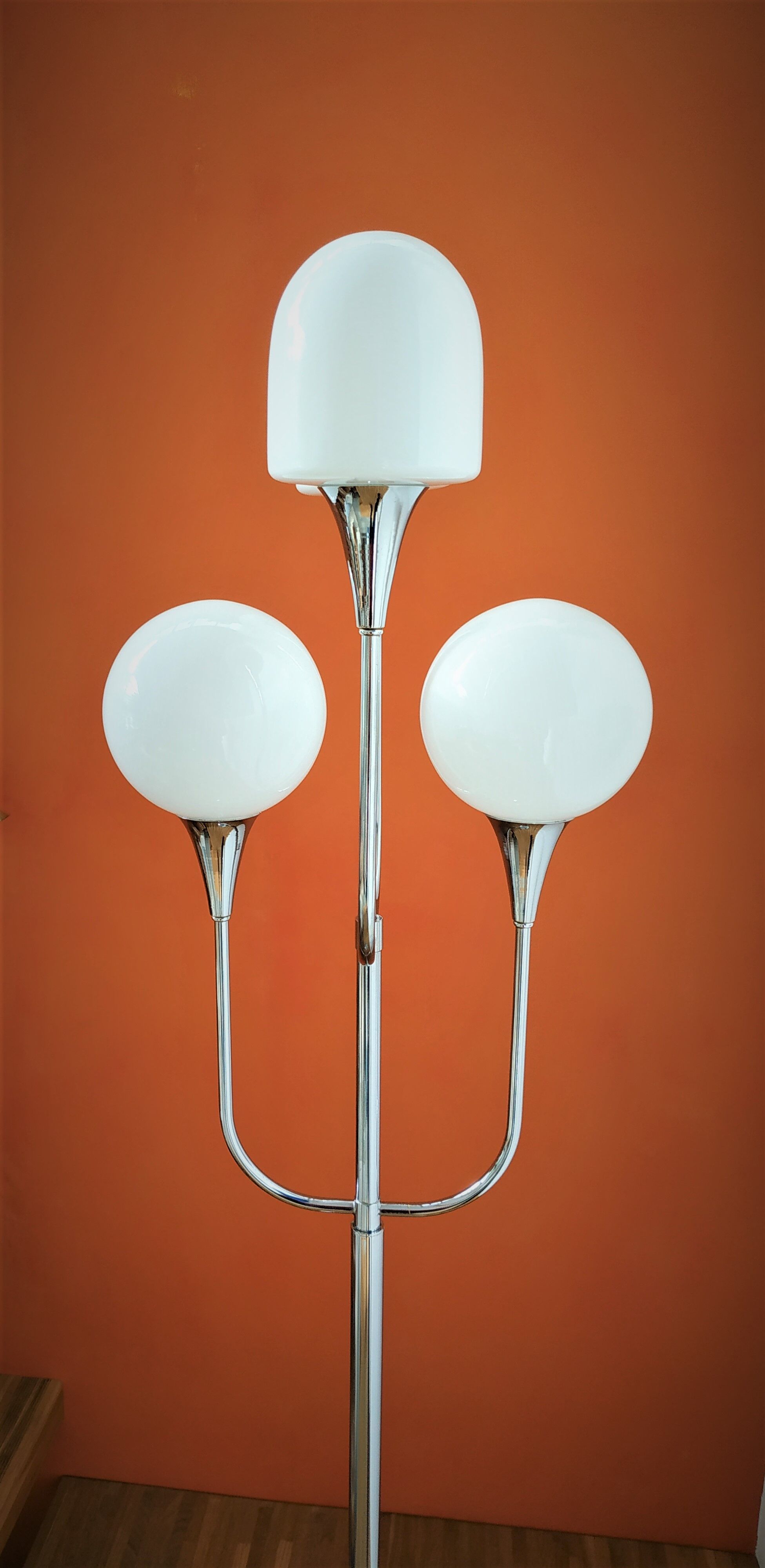 Lampadaire chromé à 4 globes des années 70 dans le gout de Sciolari