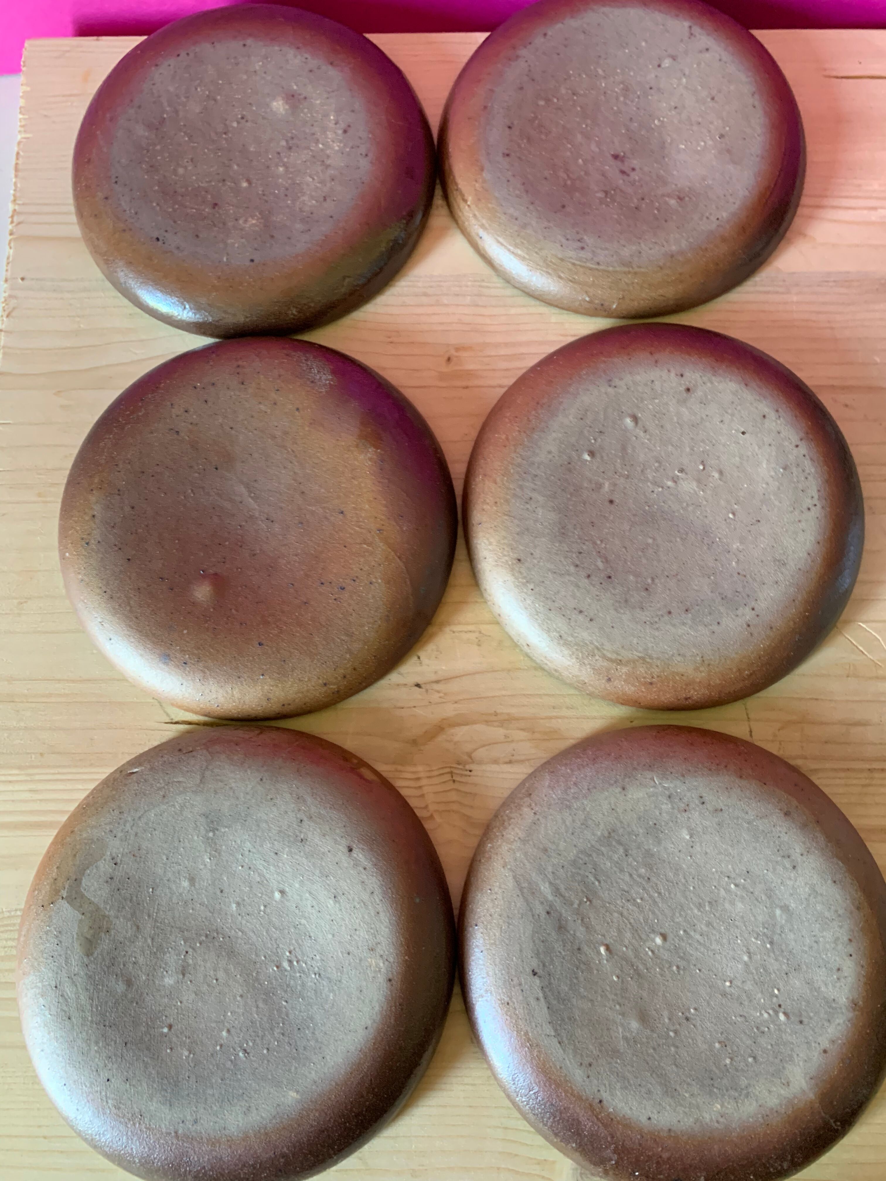 6 stoneware plates