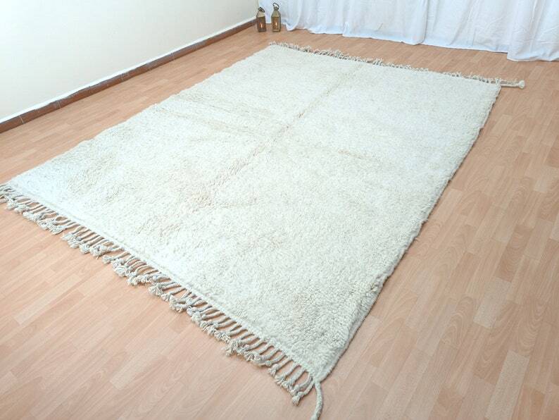 Handwoven white wool rug, traditional style, size 150 x 250 cm