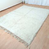 Handwoven white wool rug, traditional style, size 150 x 250 cm