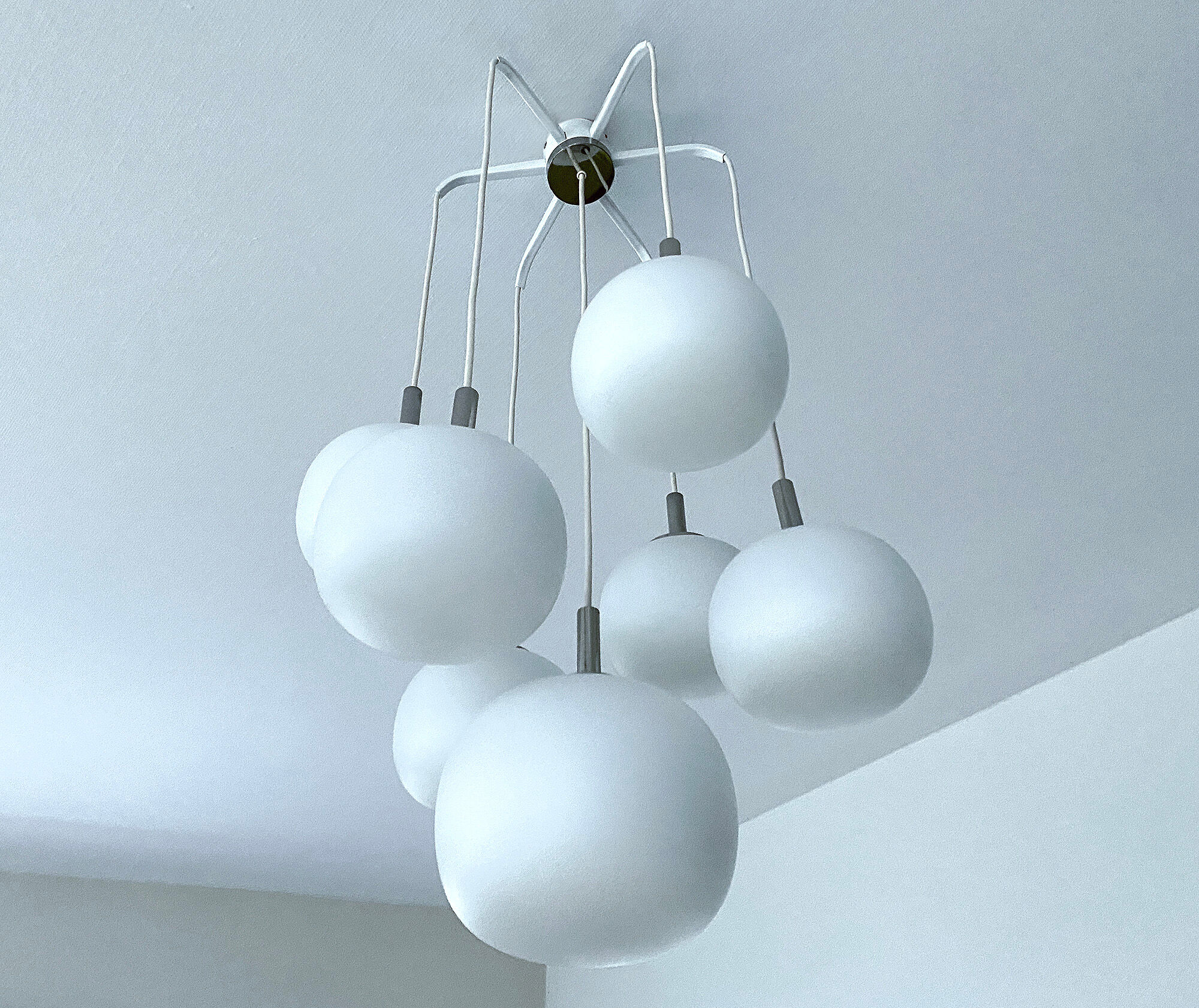 Grand Lustre Cascade, Globes Opaline Chrome, Years 70