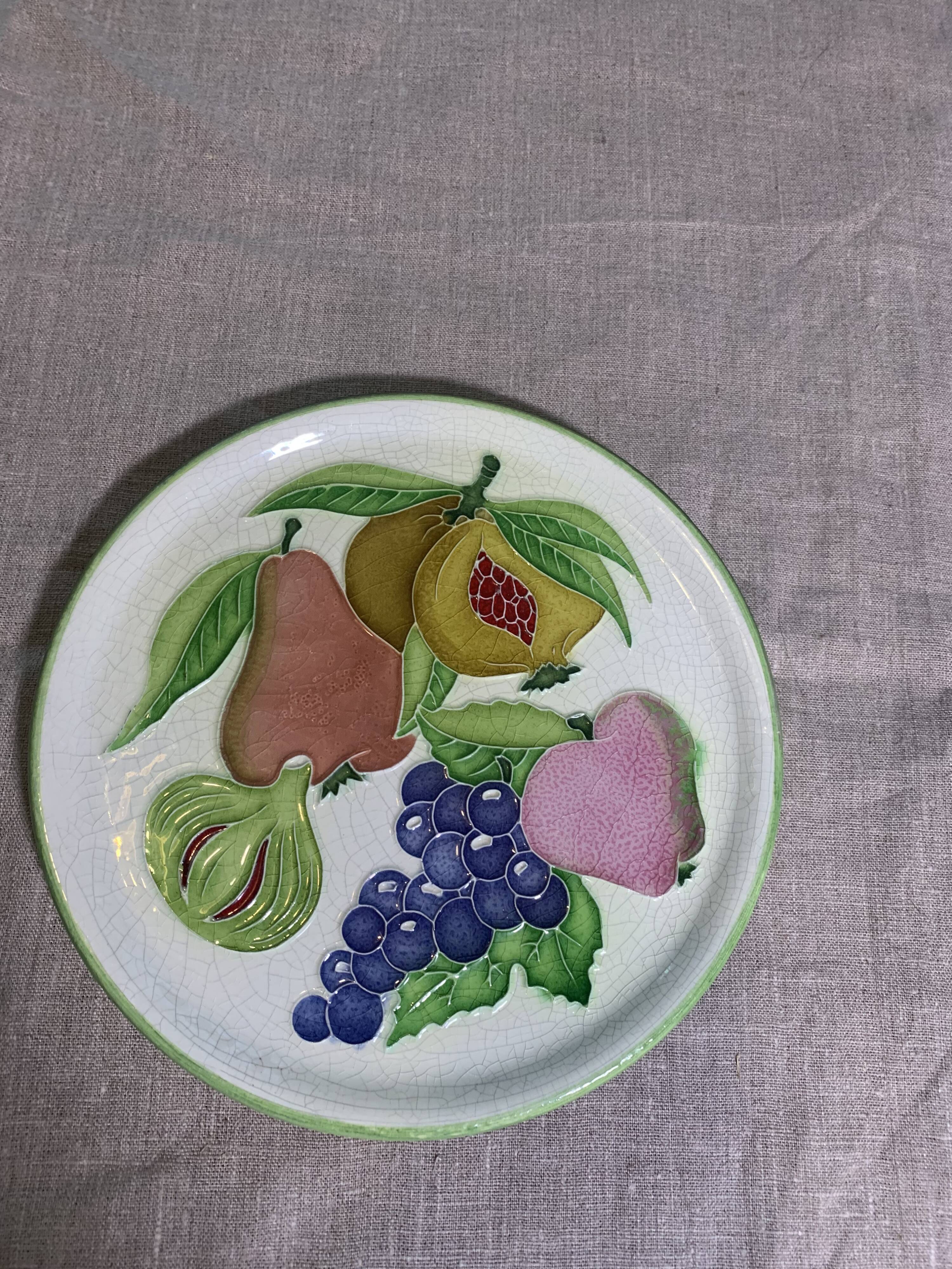 Decorative hanging plate, fruit model, in glazed ceramic
