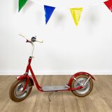 Red scooter MW 60s