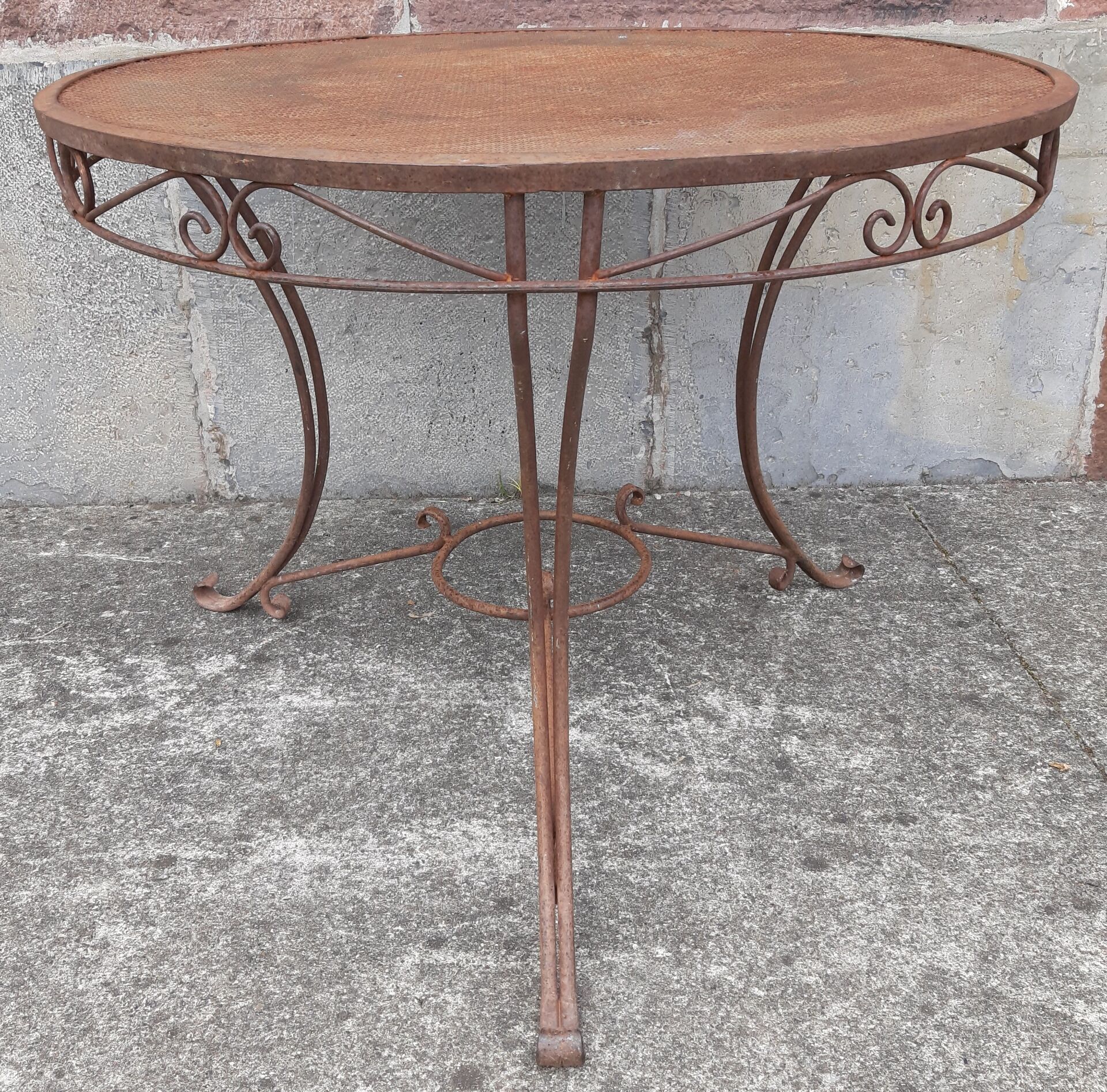 Table de jardin en fer forgé