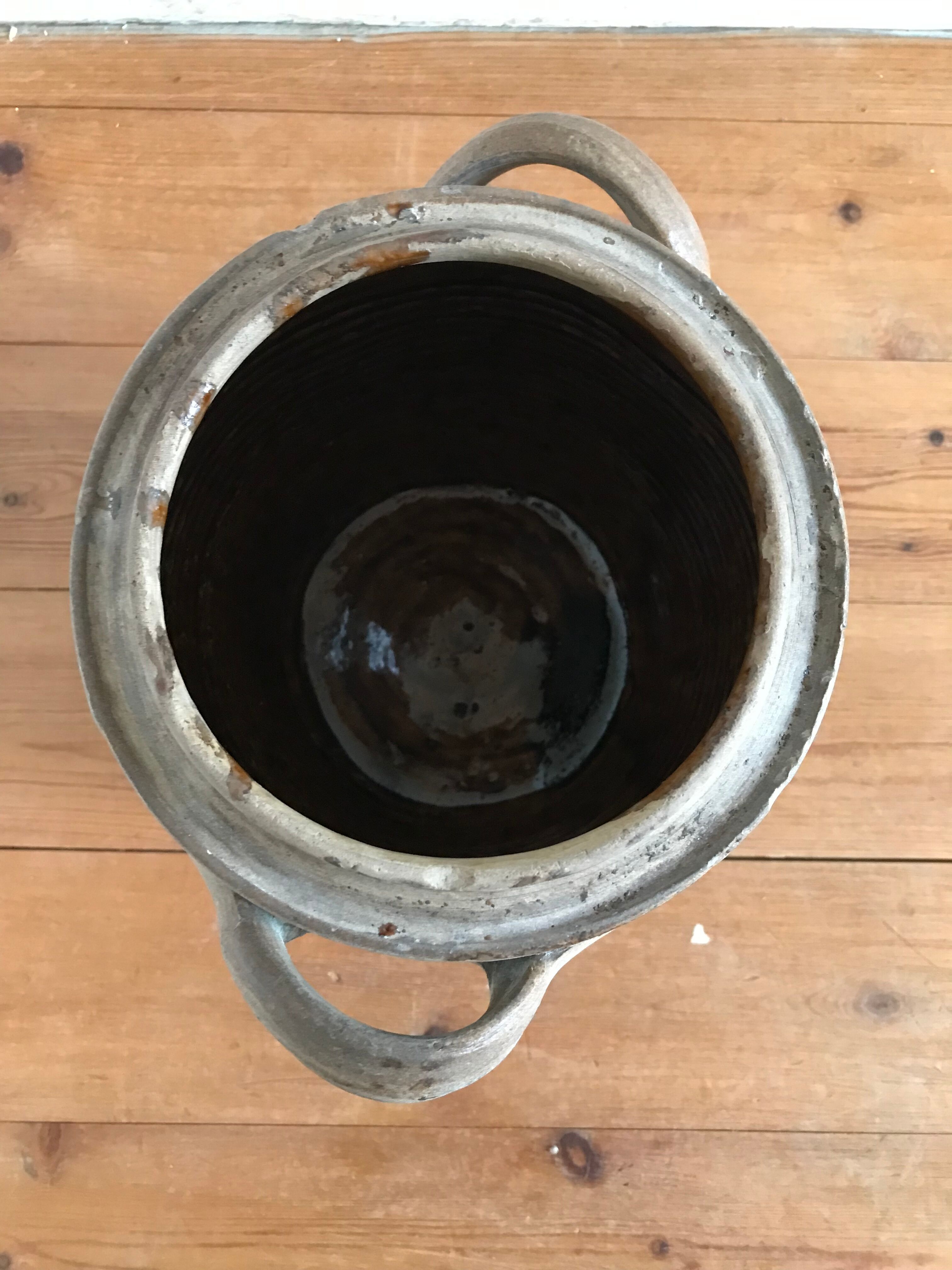 Raw stoneware pot