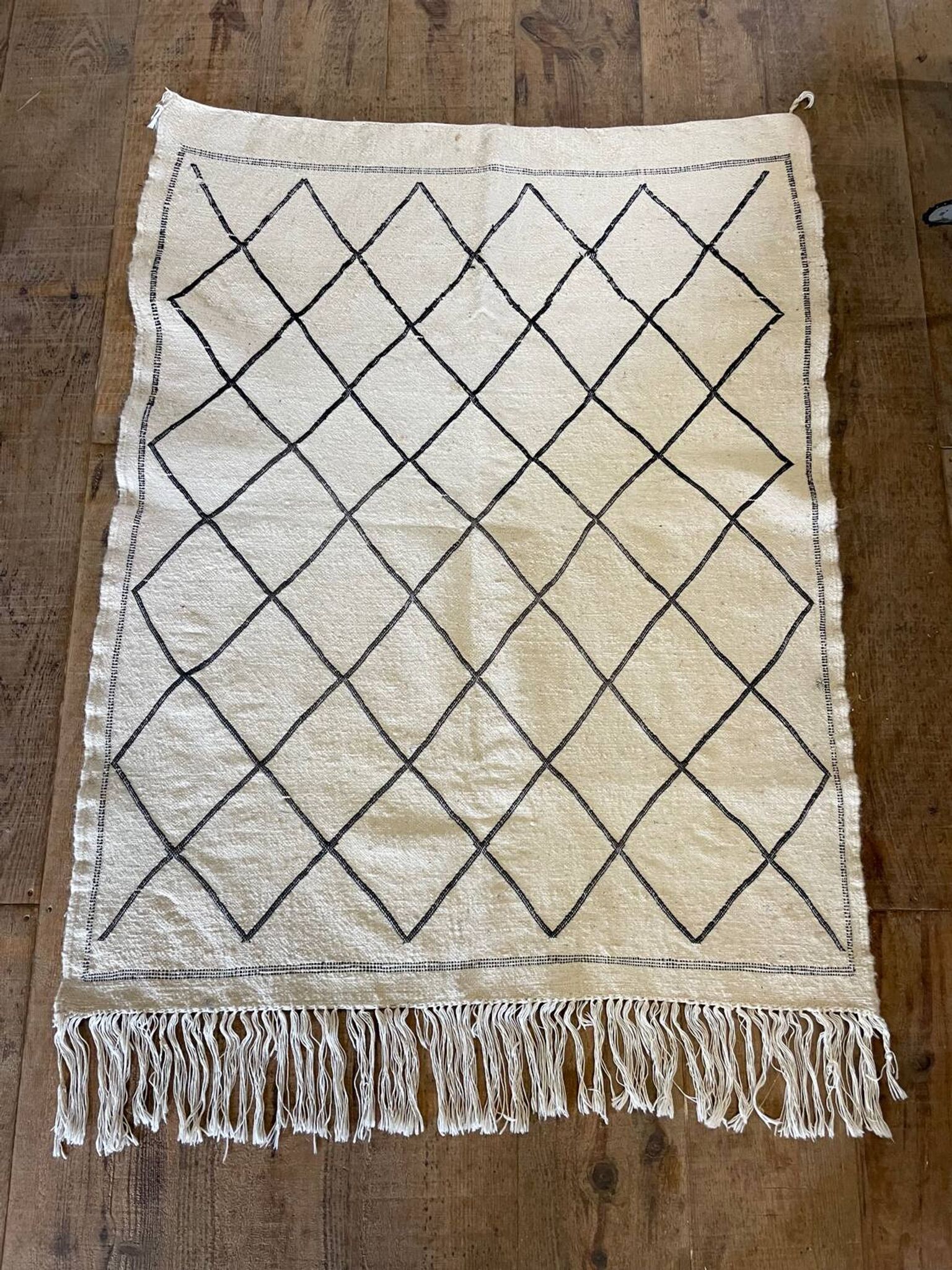 Tapis berbère en laine beige à  losanges 140x105