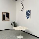 Florence Knoll round table, marble top and tulip base, circa 1960, Eero Saarinen