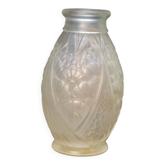 Petit vase art déco en verre satiné décor géométrique et floral joma france