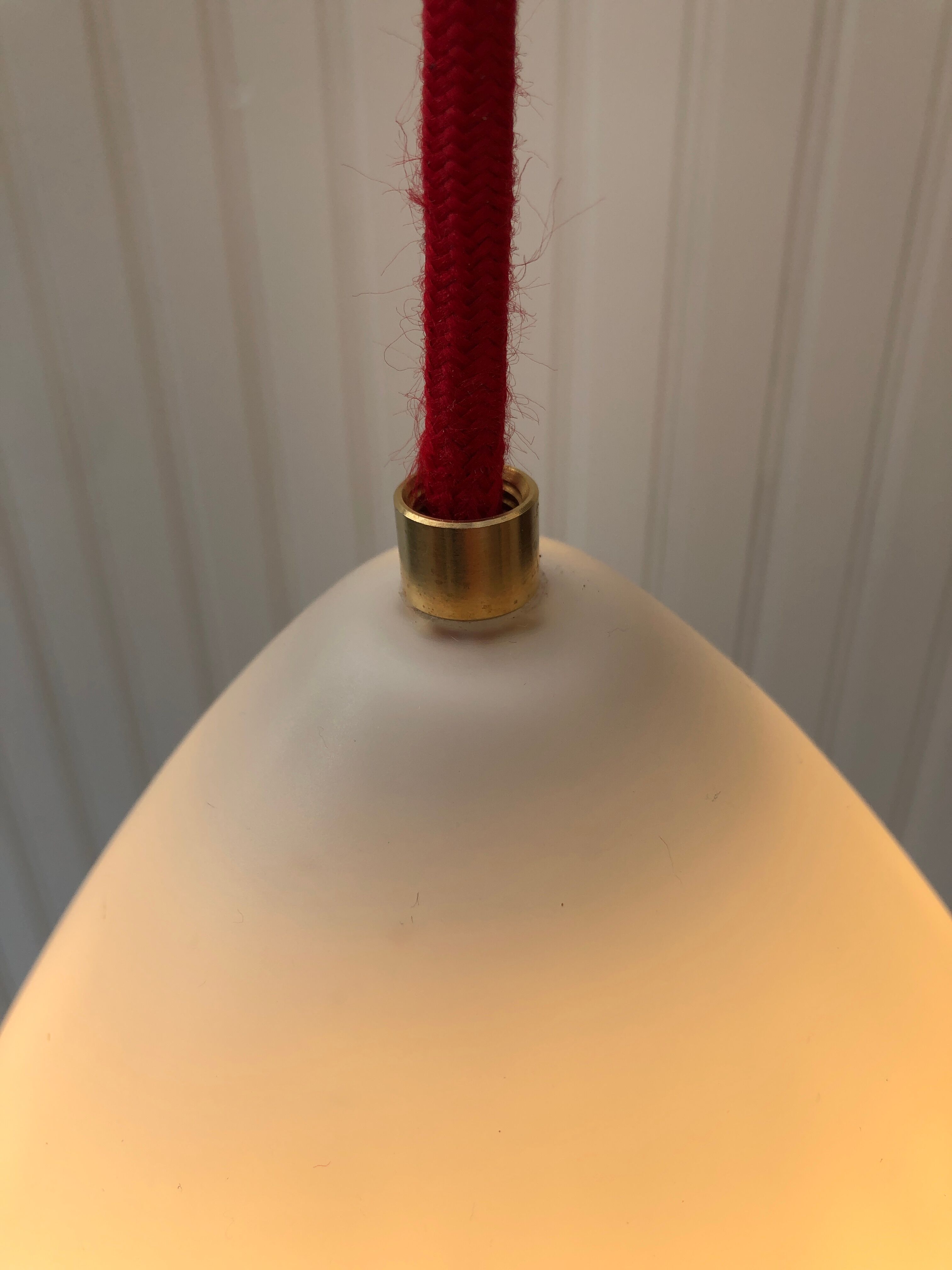 White opaline suspension