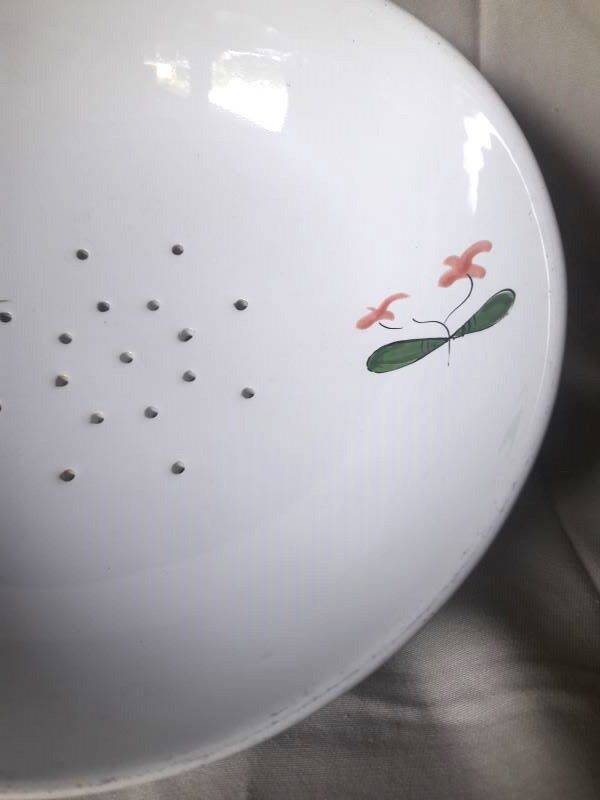 Pornic earthenware drainer model Coq hollow feet