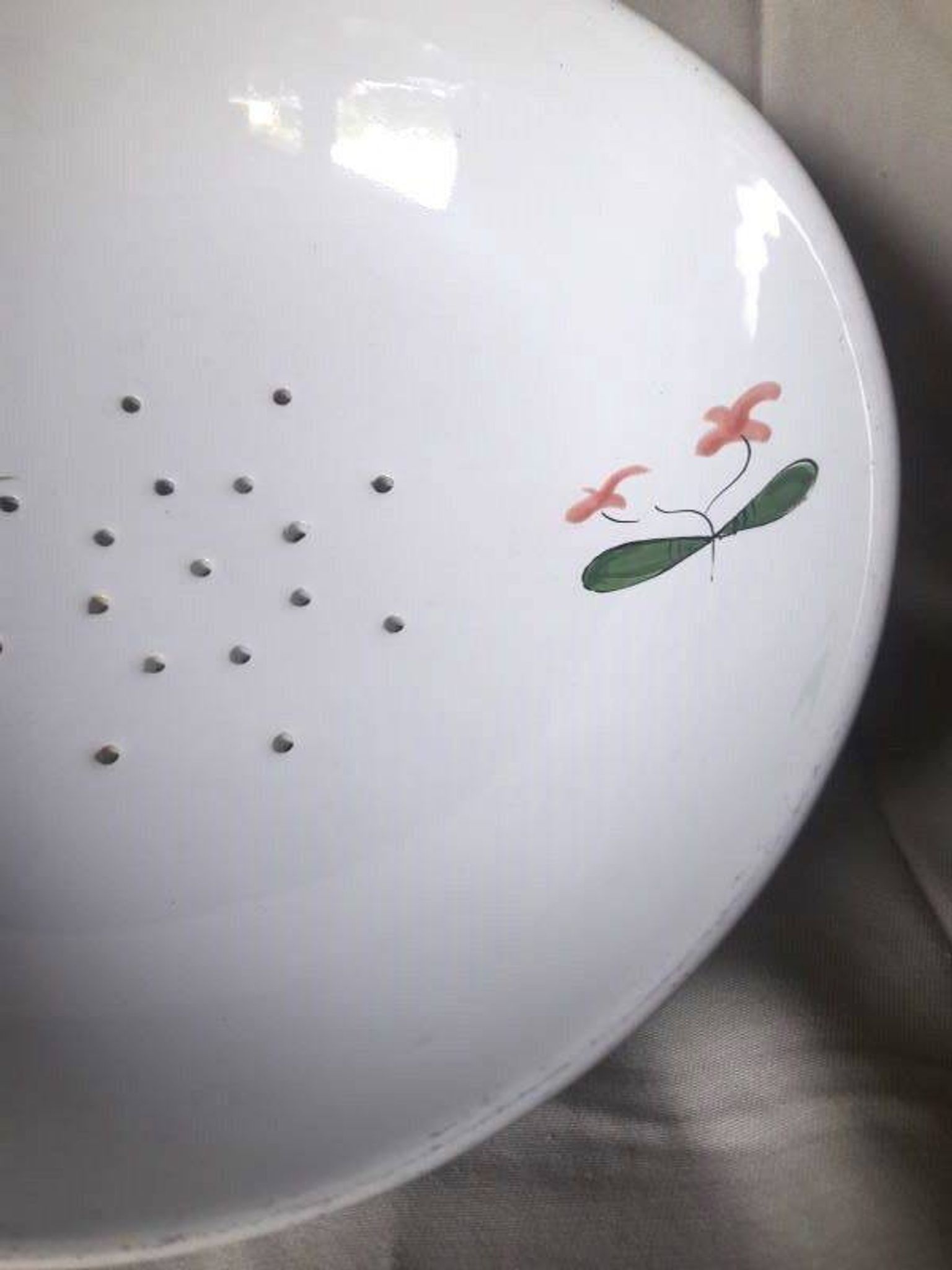 Pornic earthenware drainer model Coq hollow feet