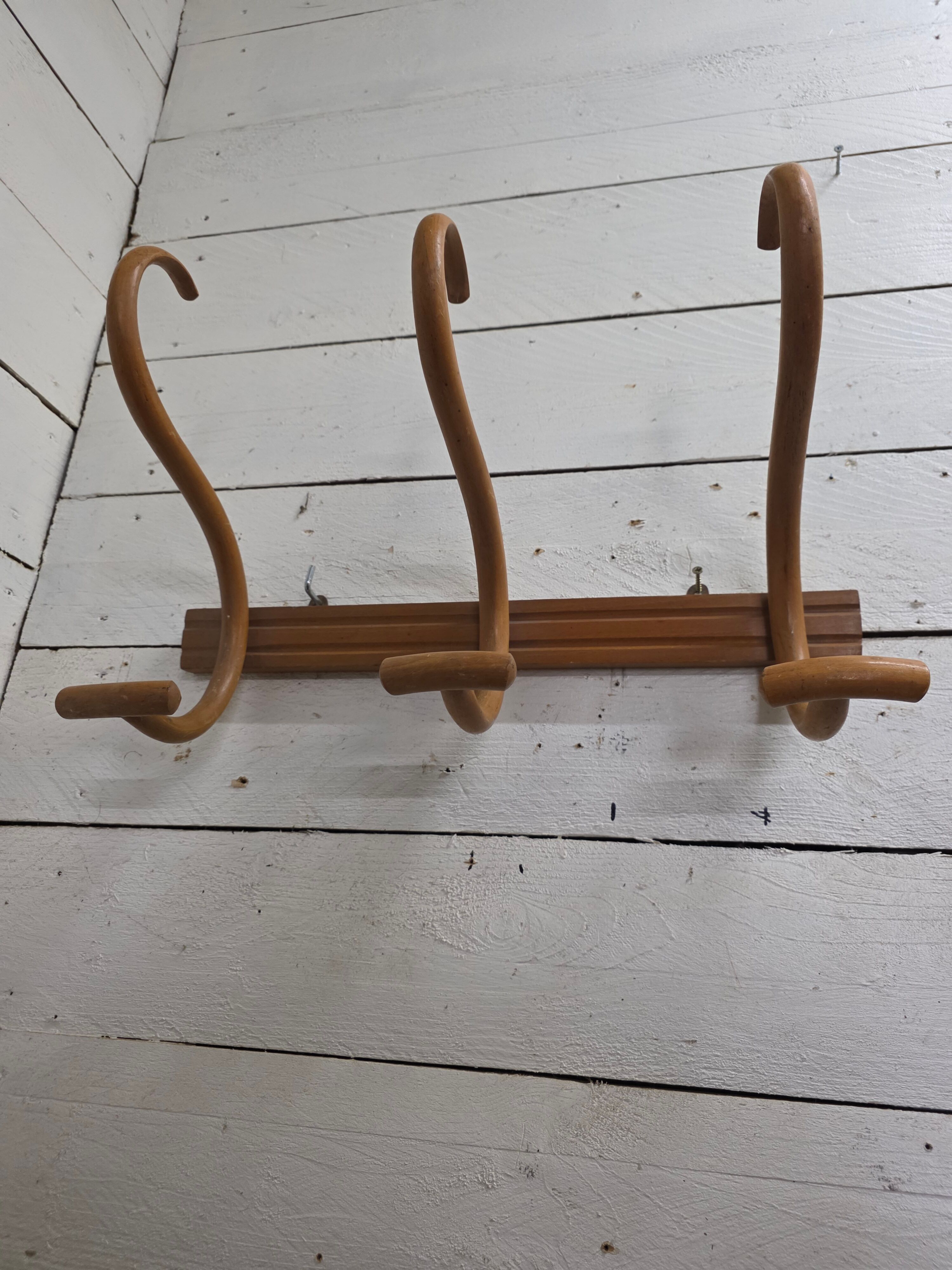 Curved wooden coat rack with 3 hooks, 1920s.