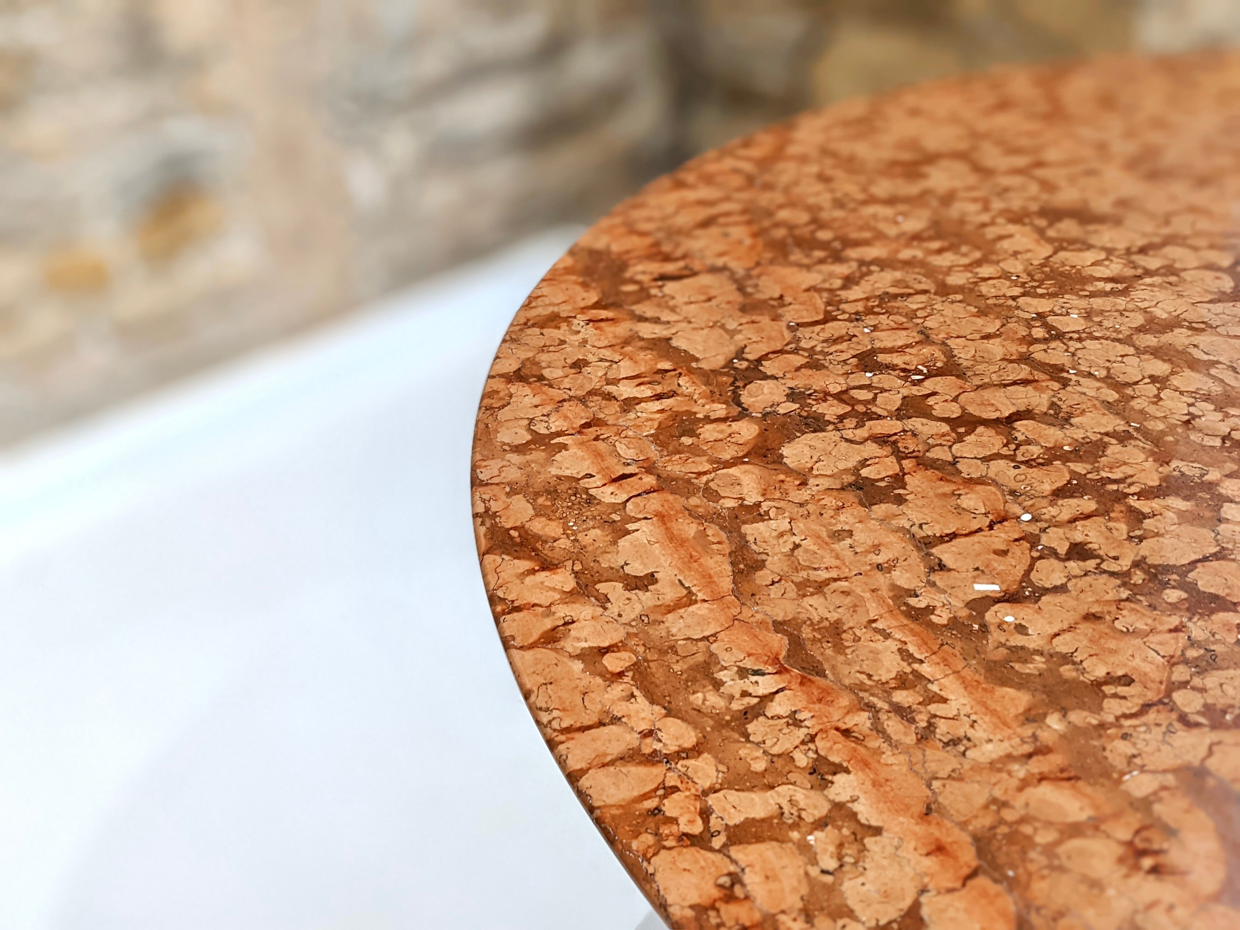 Round table in red marble by Eero Saarinen for Knoll