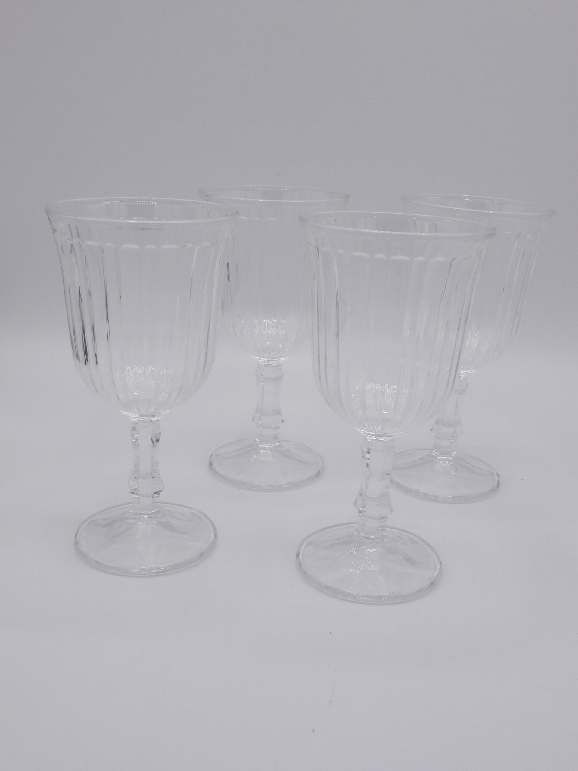 Series of 4 stemware