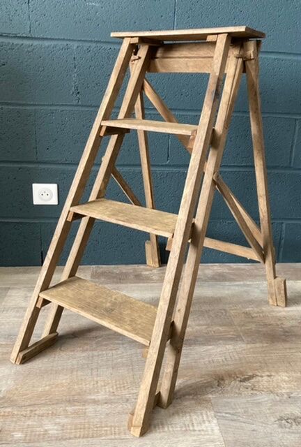 Stepladder decorated in old oak