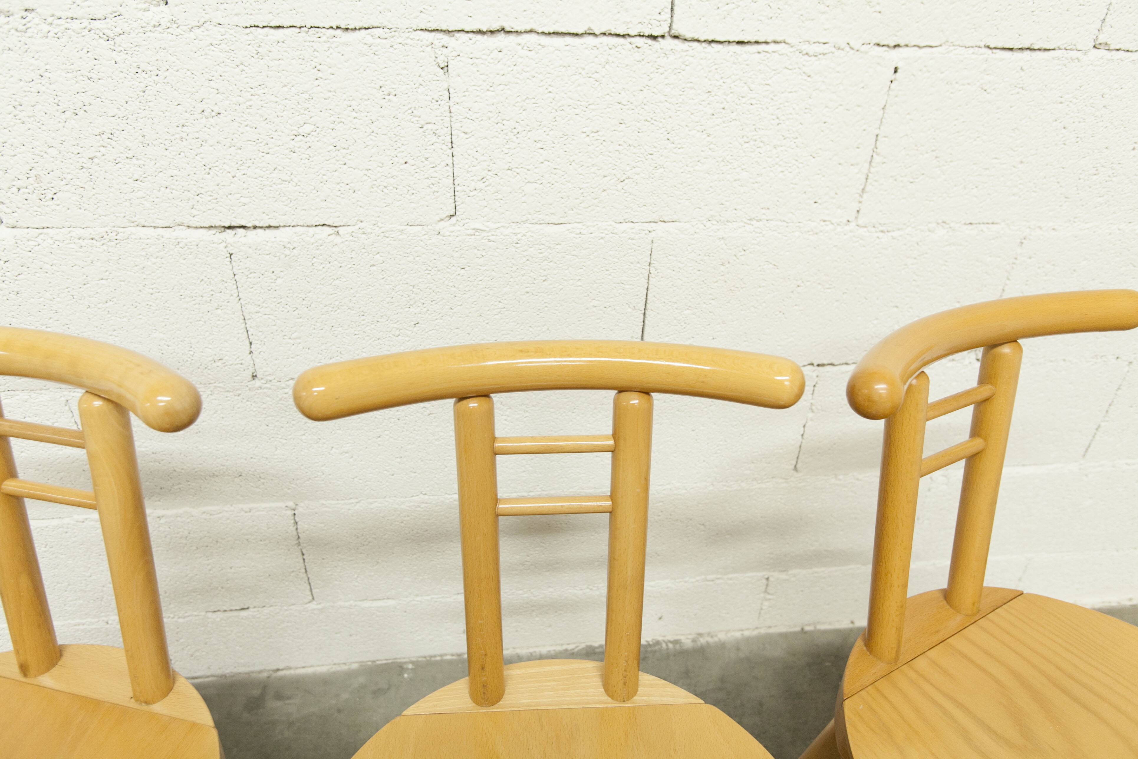 Set of 3 minimalist chairs in light wood, 1980s Italy