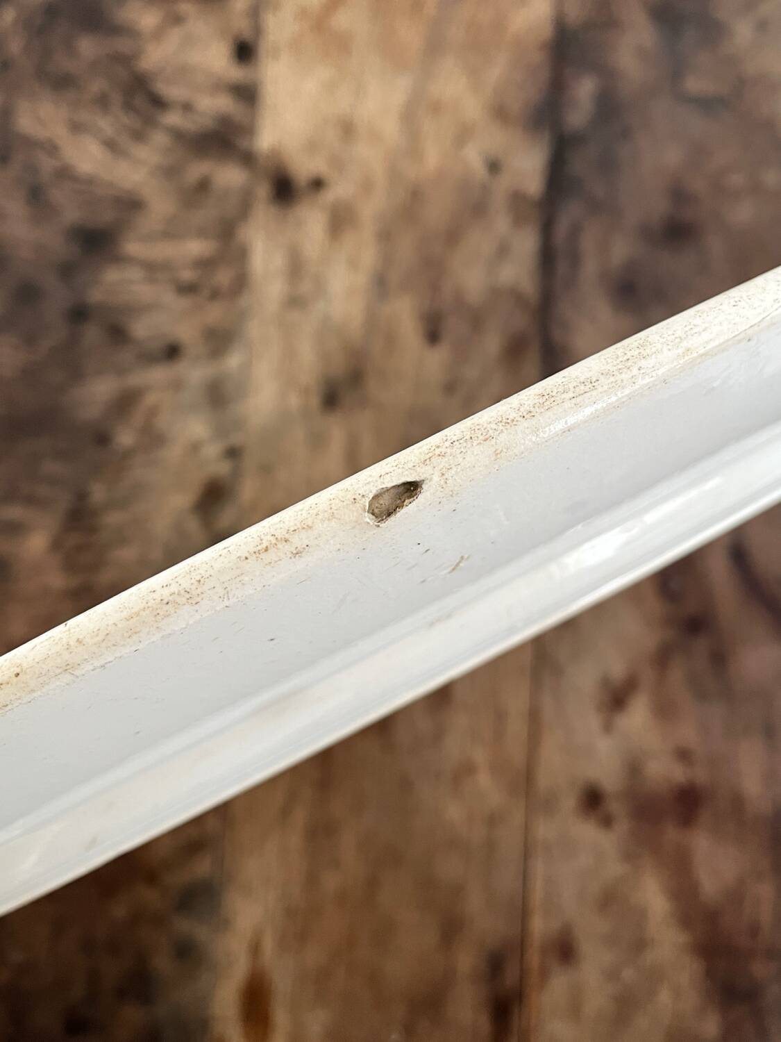 Plat ovale décor fruits en terre de fer de Grigny