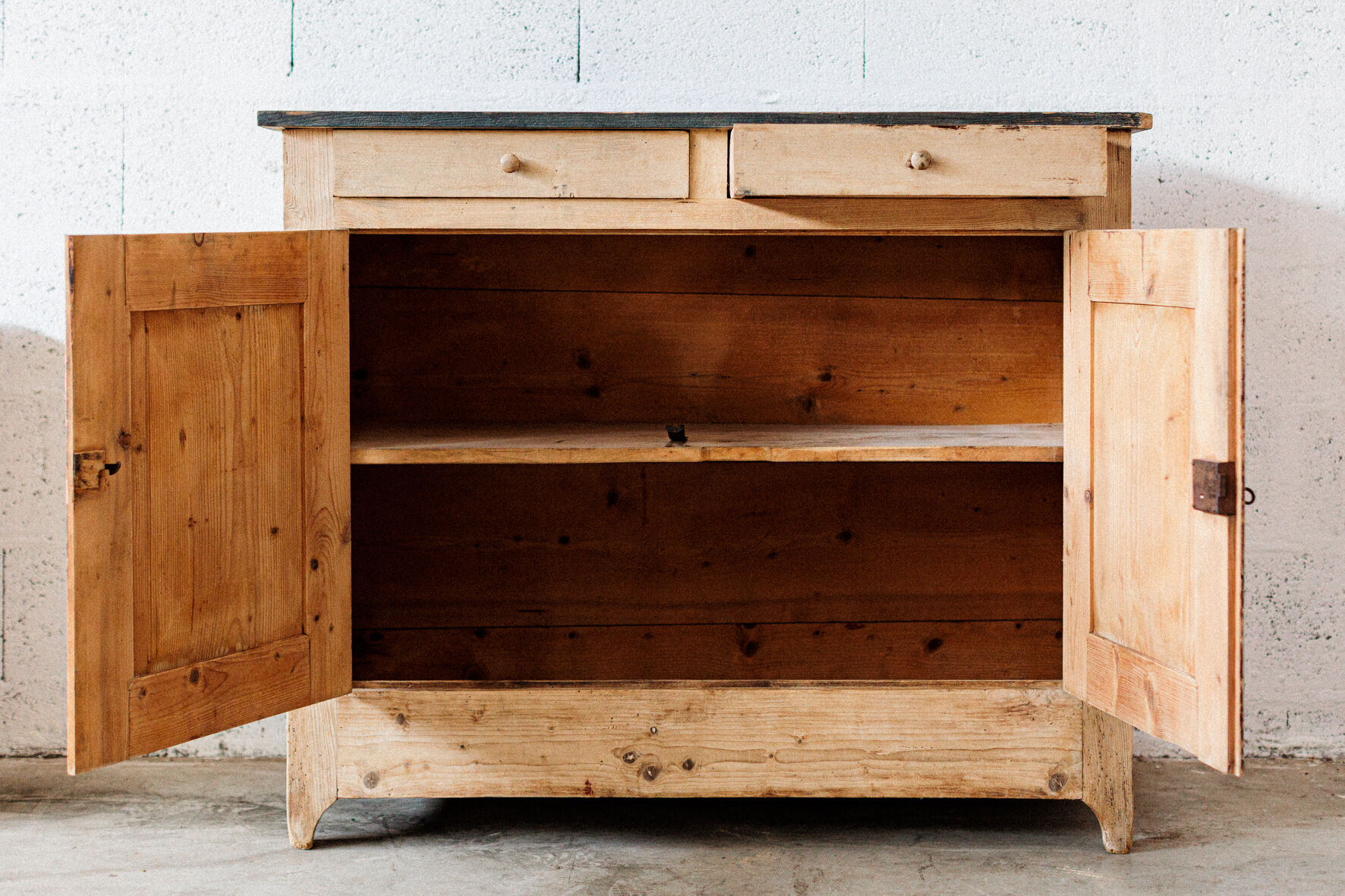 Parisian buffet in raw wood "peach"