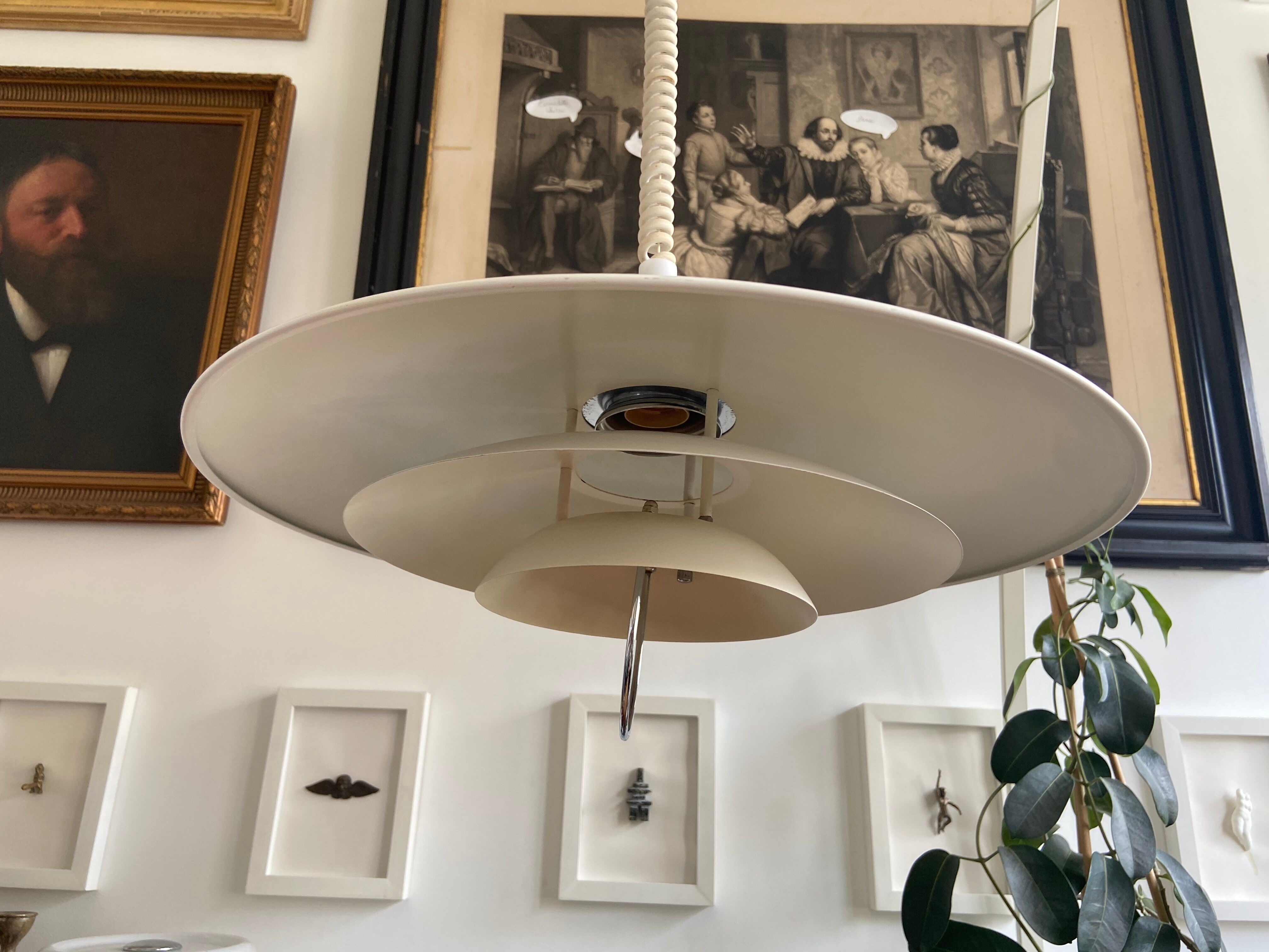 White metal suspension