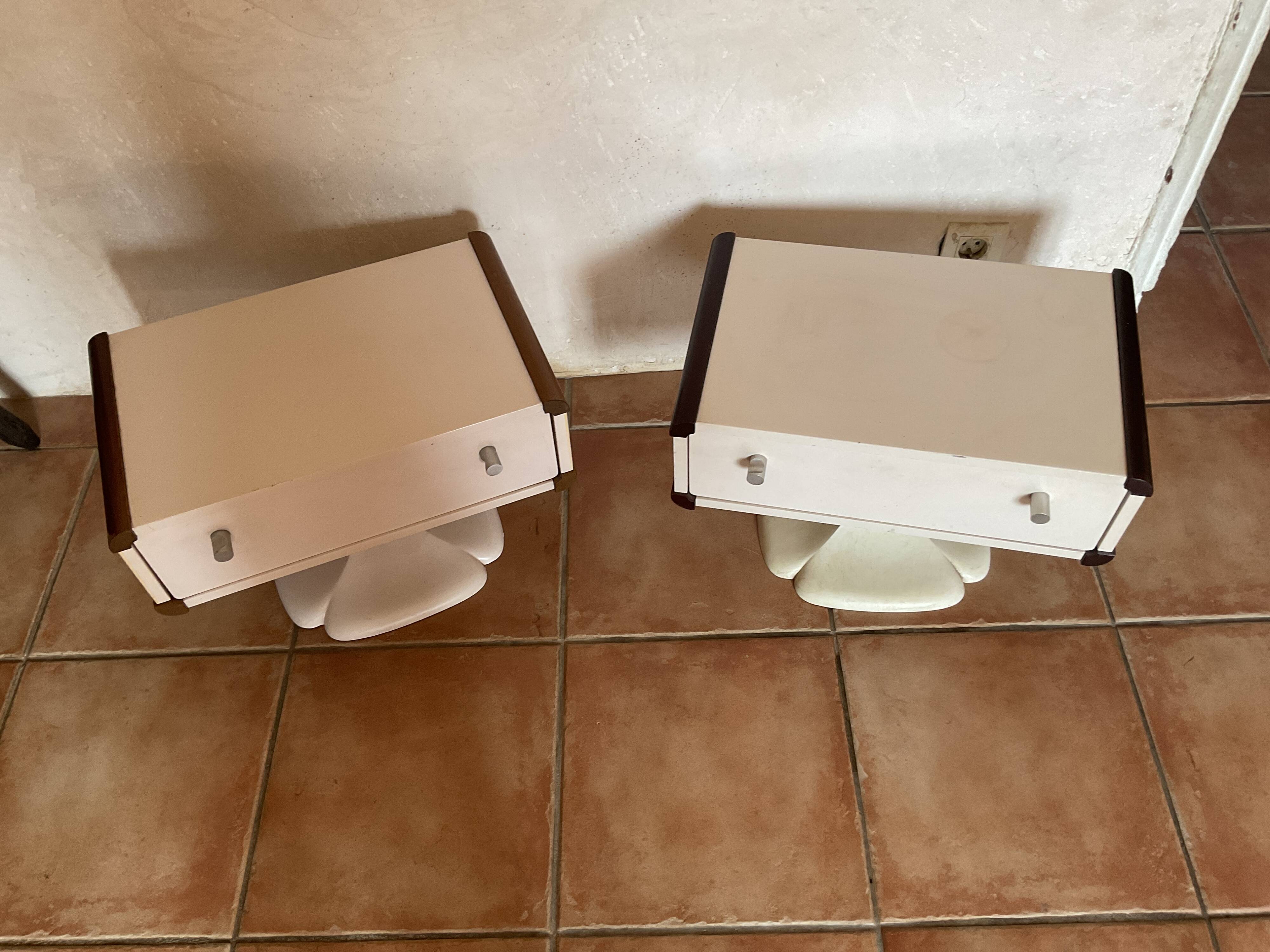 Pair of designer bedside tables – Gauthier, tulip base (clover)